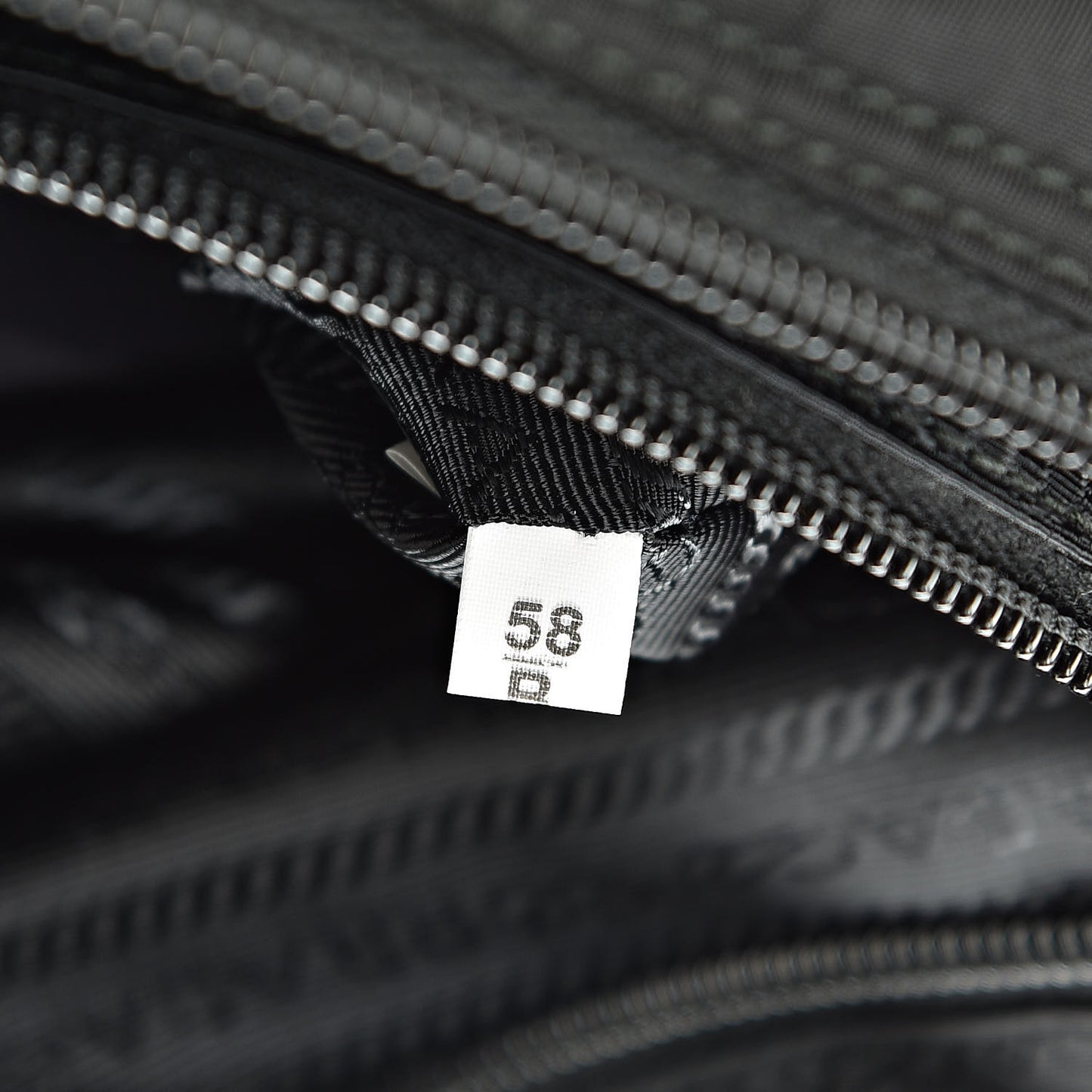 Nylon Vela Messenger Bag Black