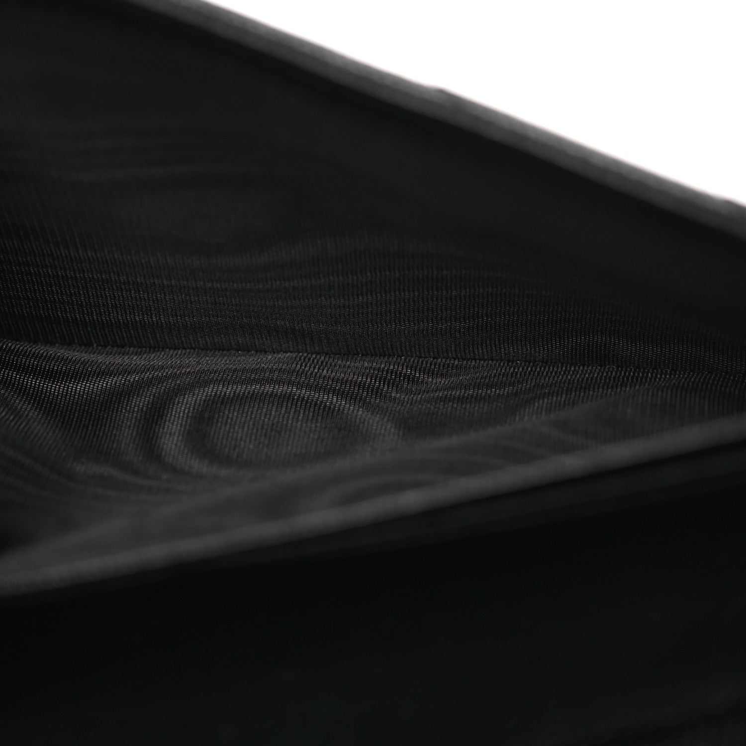 Saint Laurent Grain De Poudre Matelasse Chevron Monogram Monochrome Envelope Chain Wallet Black 8 of 15