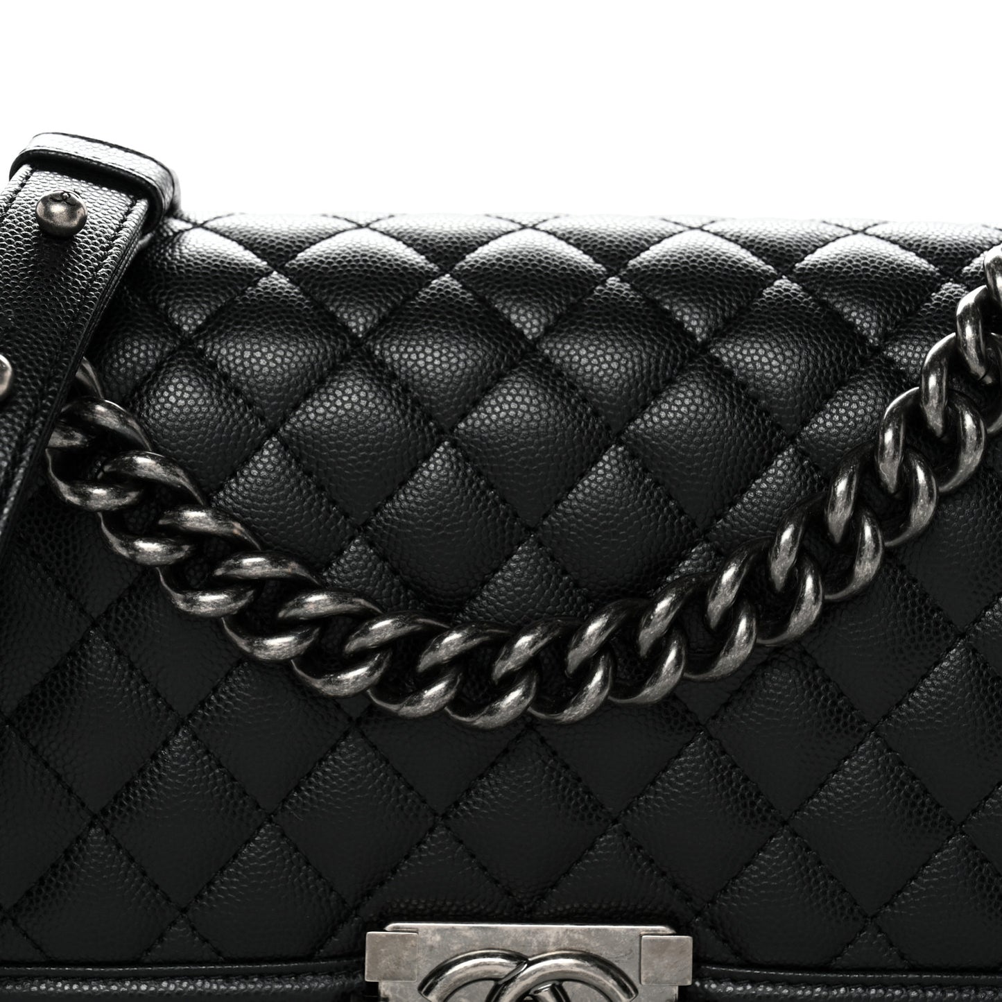 Caviar Quilted Medium Boy Flap Black