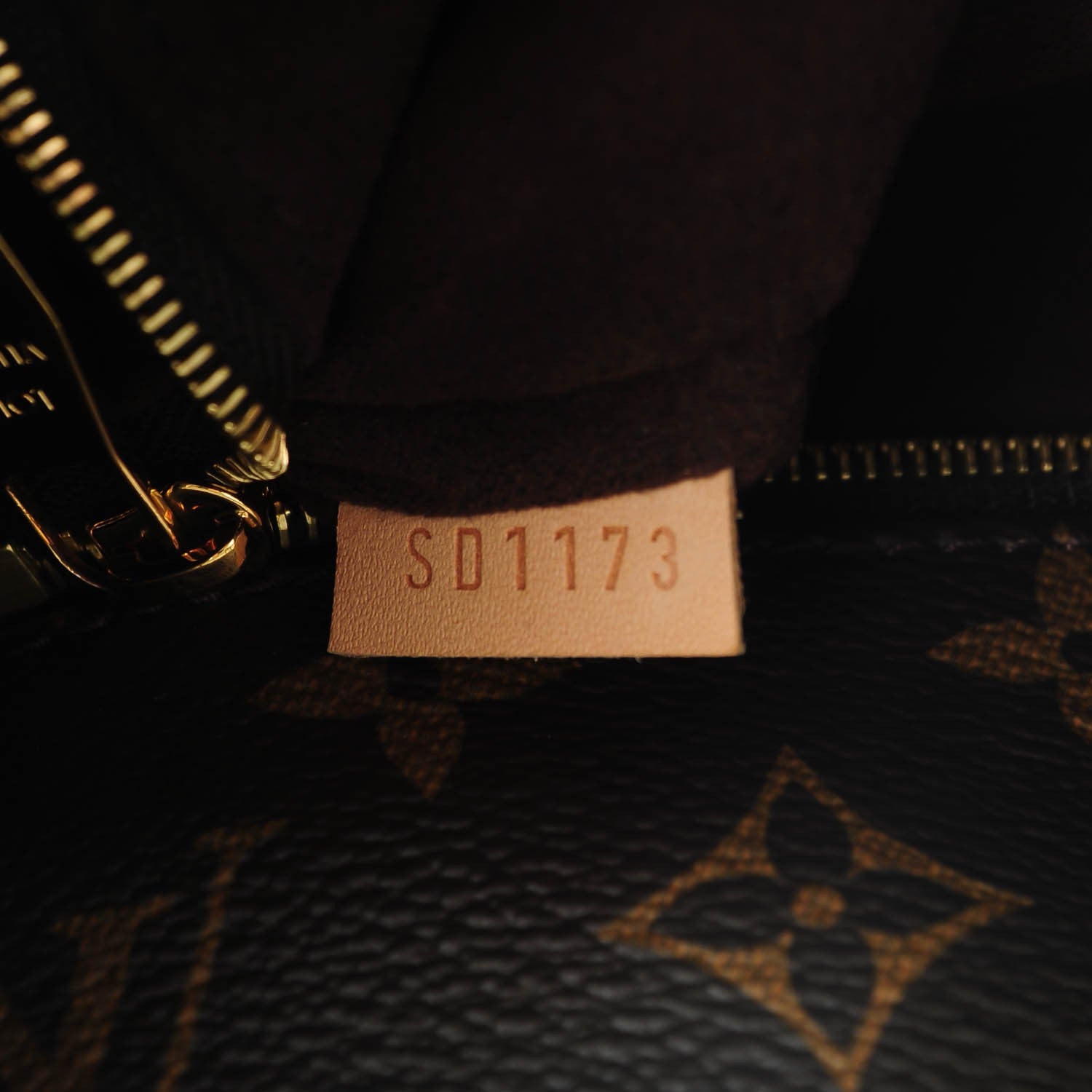 Louis Vuitton Monogram Metis 8 of 9