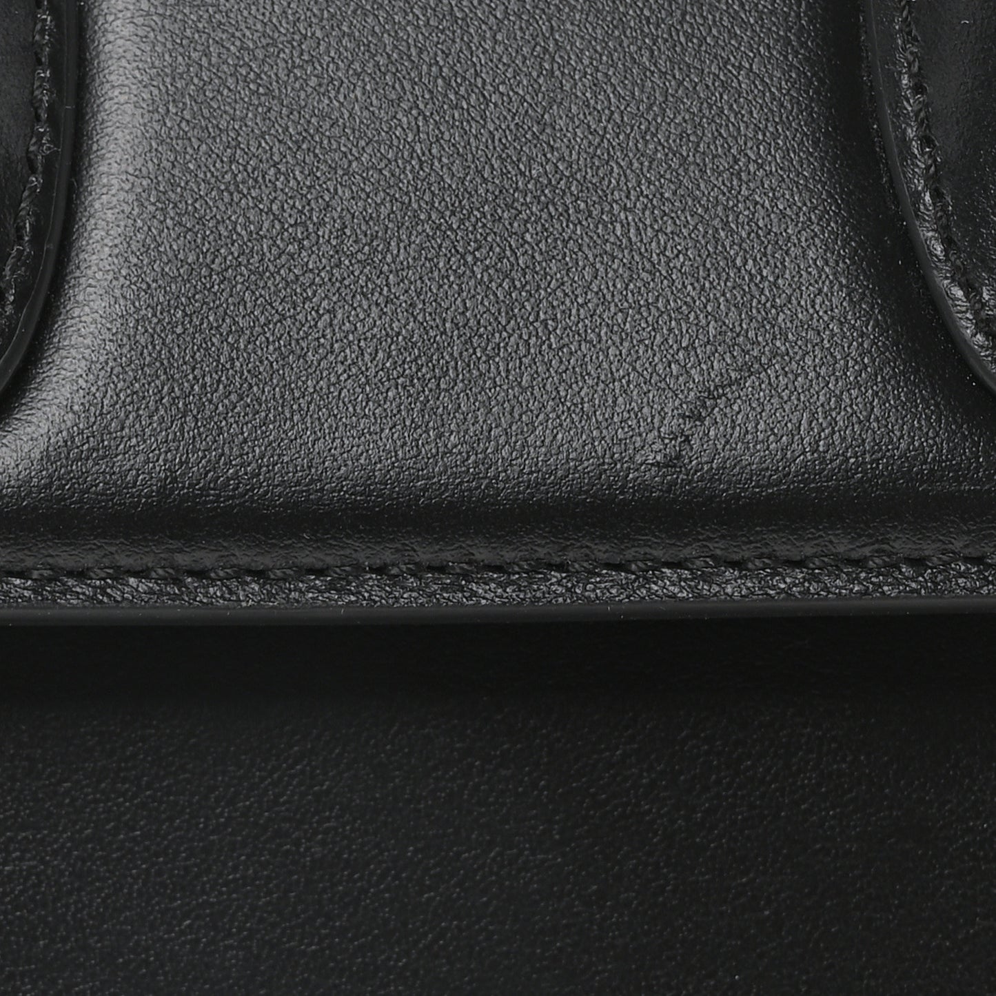 Smooth Calfskin Le Chiquito Moyen Black