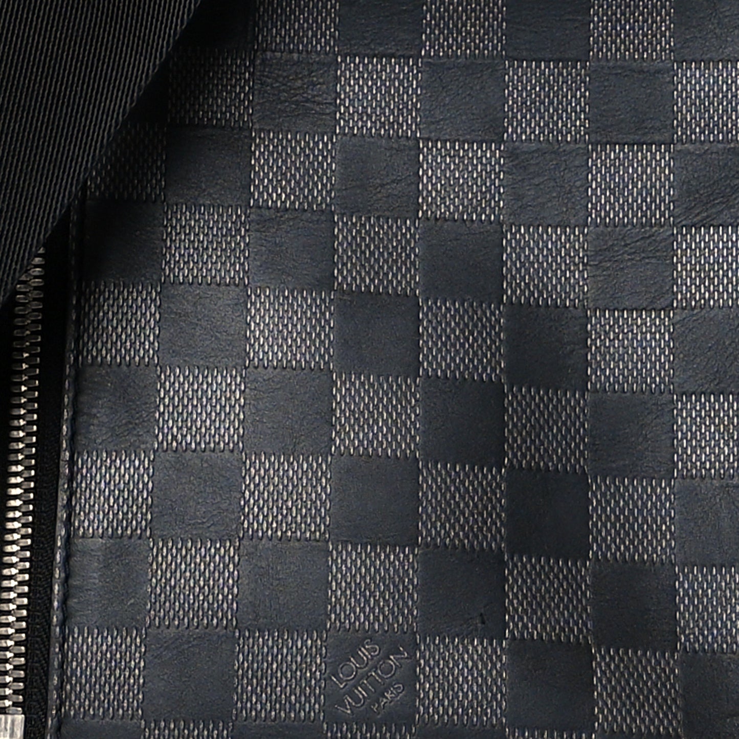 Damier Infini Discovery Messenger BB Onyx