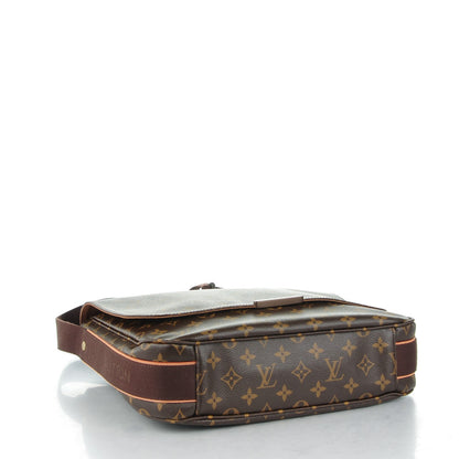 Louis Vuitton Monogram Beaubourg MM Messenger Bag 4 of 7
