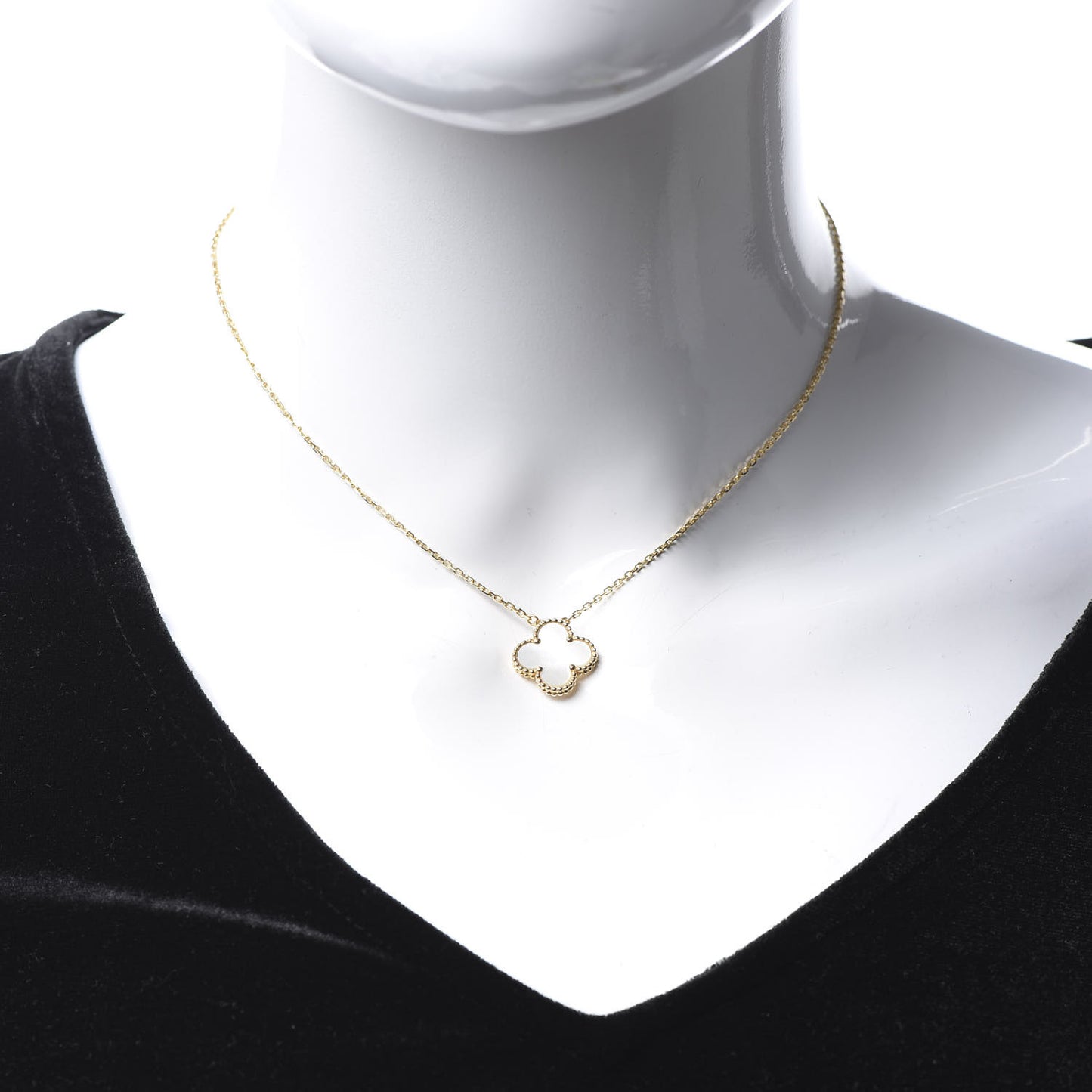 18K Yellow Gold Mother of Pearl Vintage Alhambra Pendant Necklace