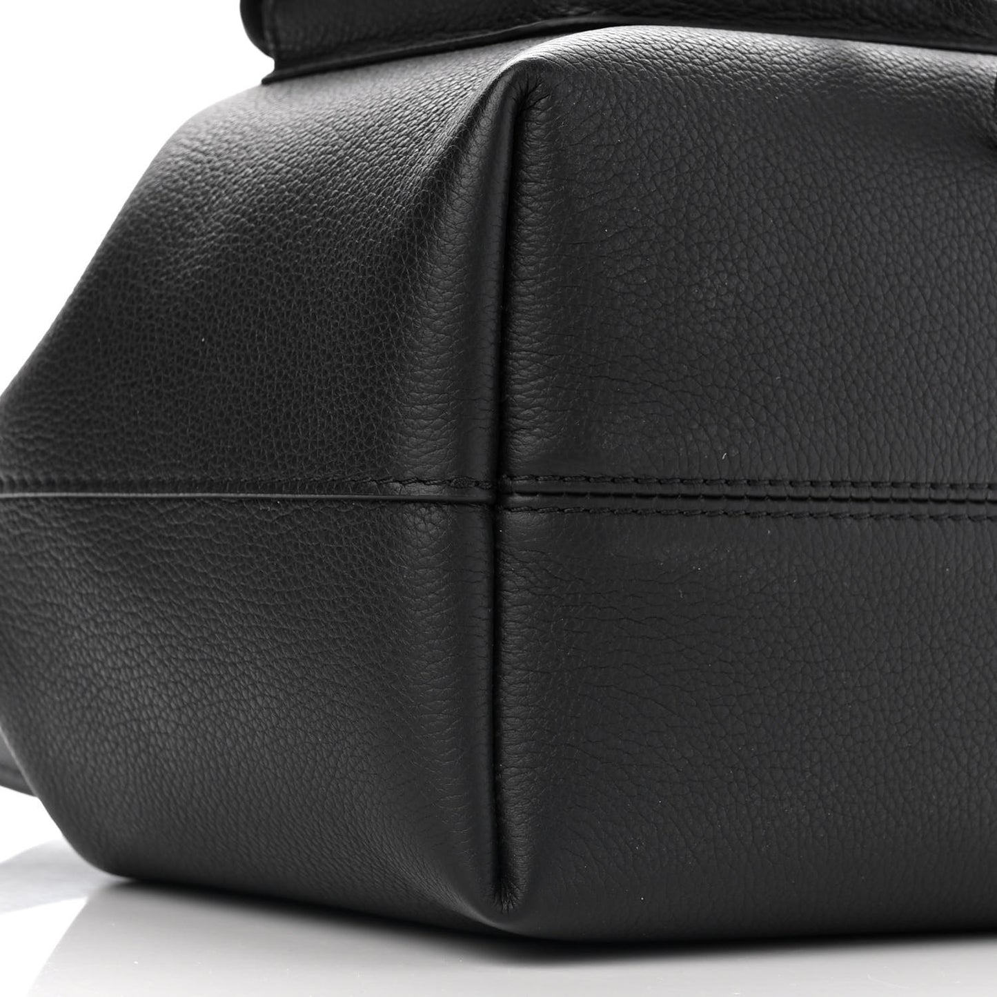 Calfskin Lockme Bucket MM Black