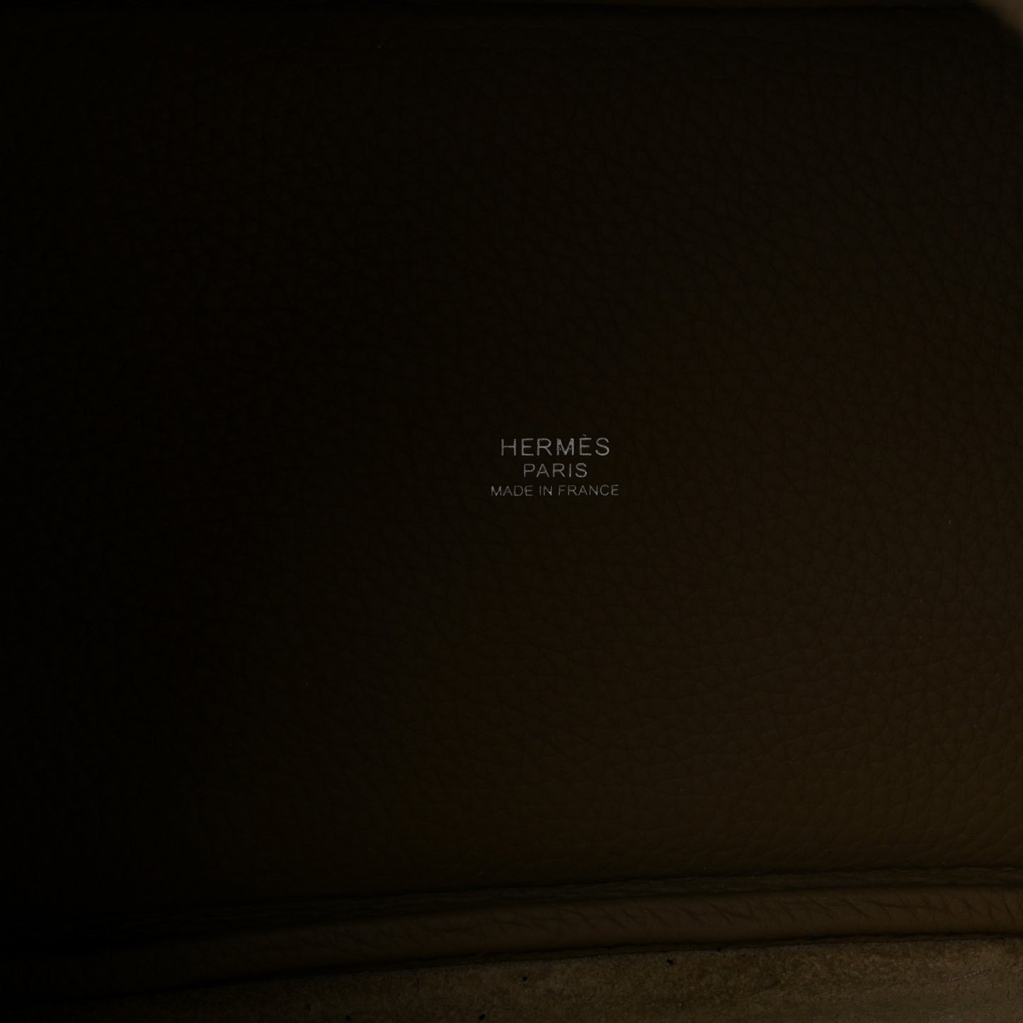 Taurillon Clemence Picotin Lock 18 PM Beige Marfa