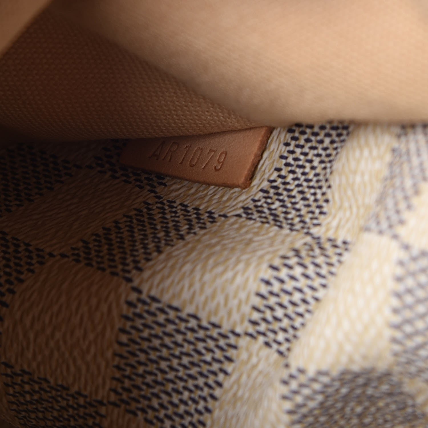 Louis Vuitton Damier Azur Totally GM 8 of 9