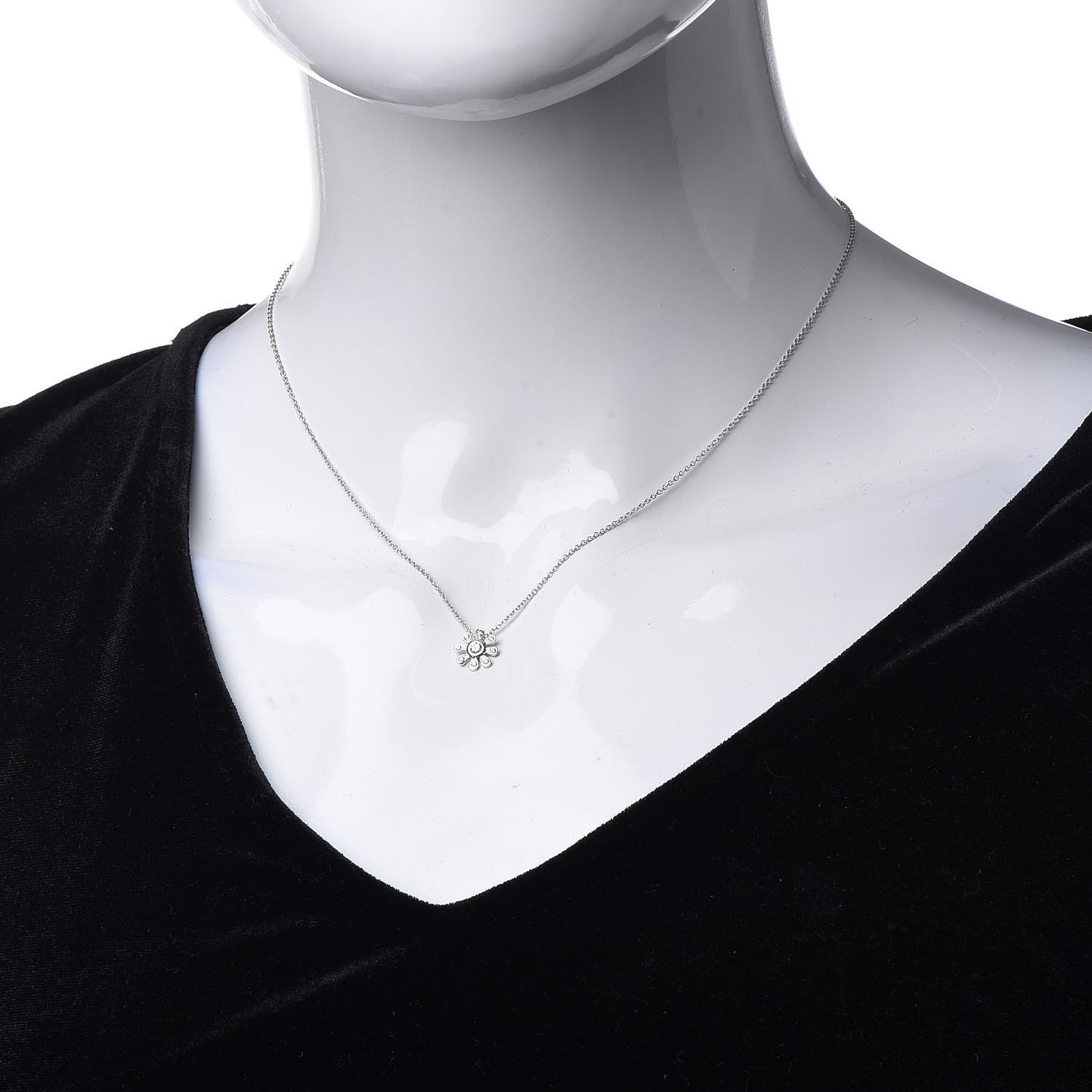 Platinum Diamond Daisy Pendant Necklace