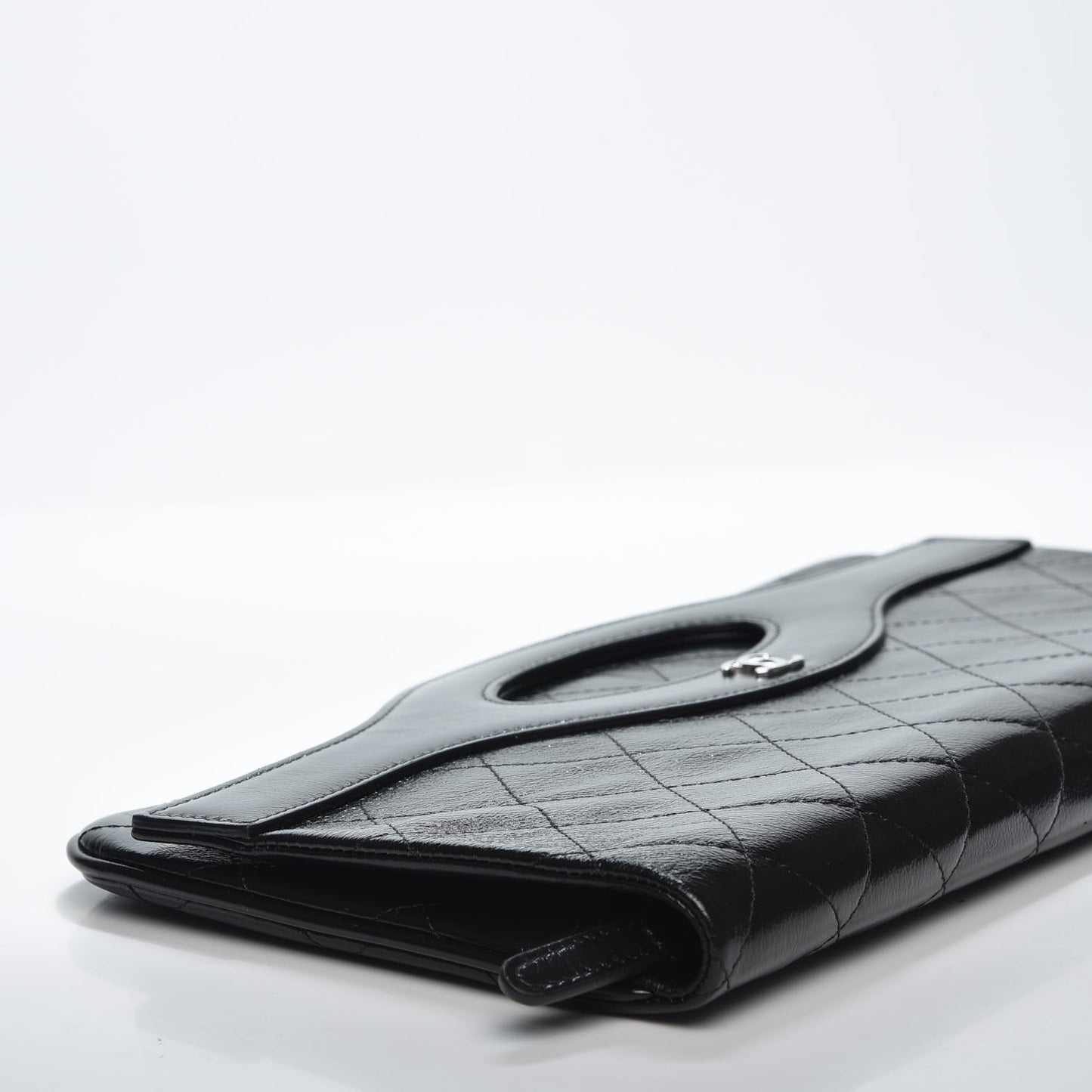 Shiny Crumpled Calfskin Large 31 Pouch Black