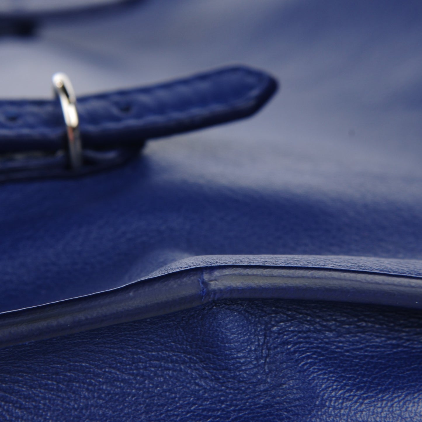 Calfskin Papier Mini A4 Zip Around Tote Bleu Mineral