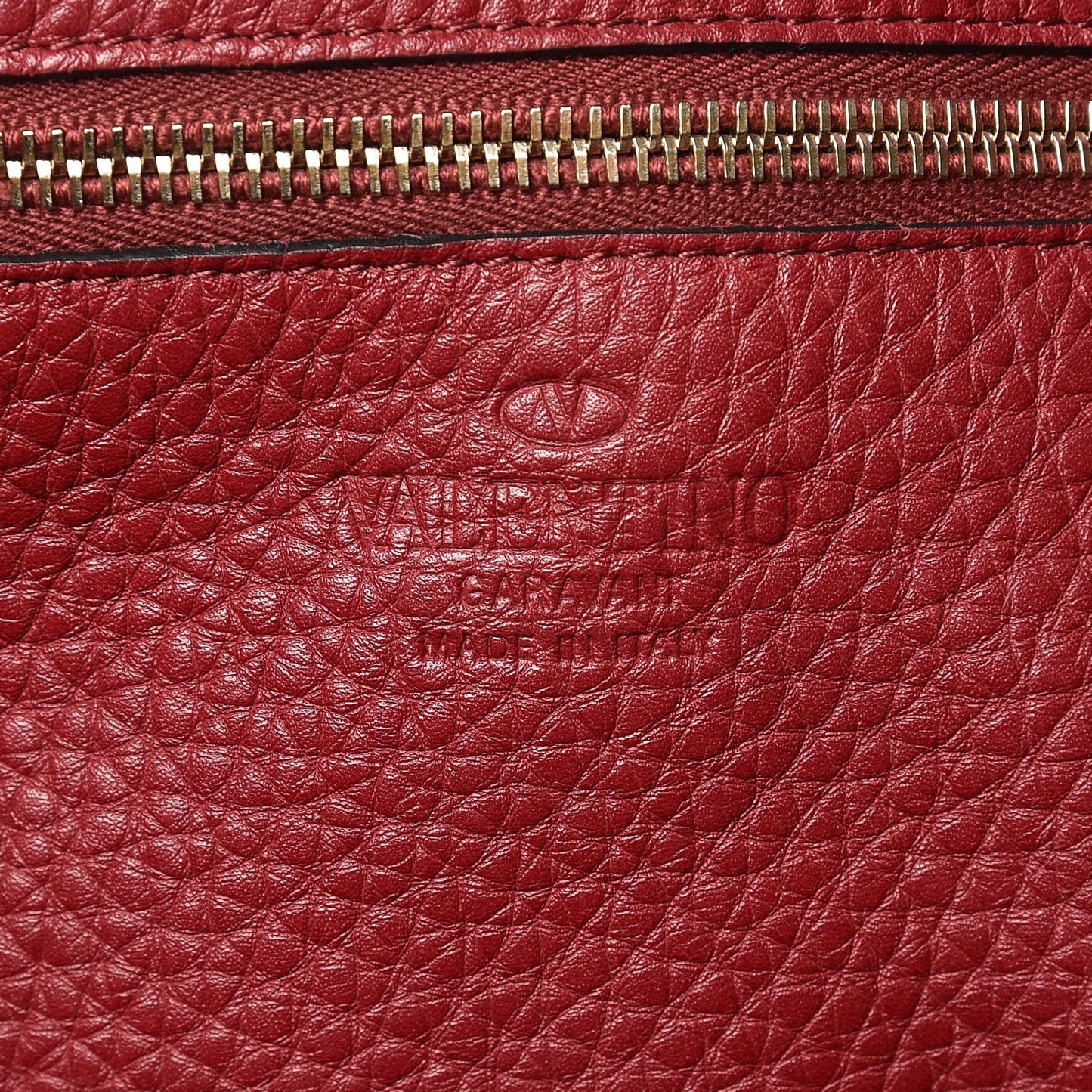 Pebbled Calfskin Medium Rockstud Tote Camelia