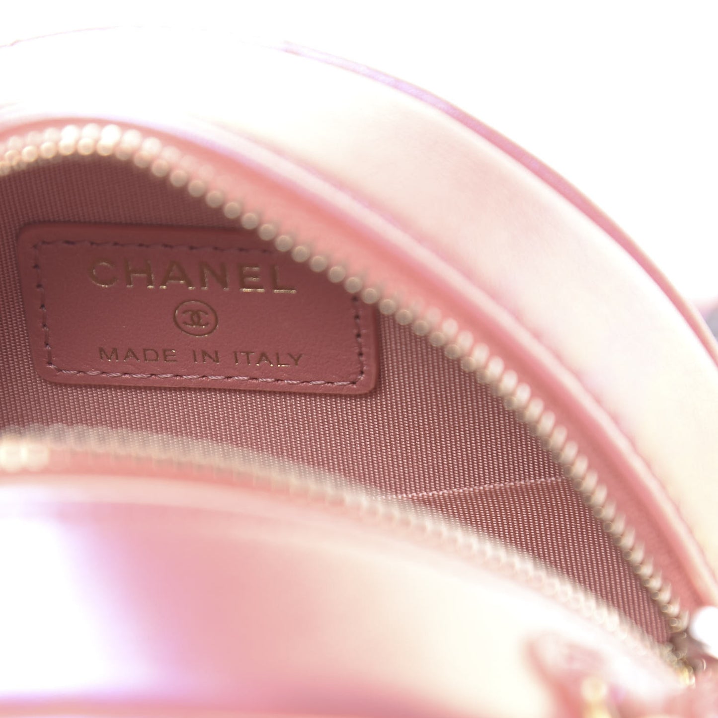 Iridescent Calfskin Quilted 19 Round Clutch With Chain Pink