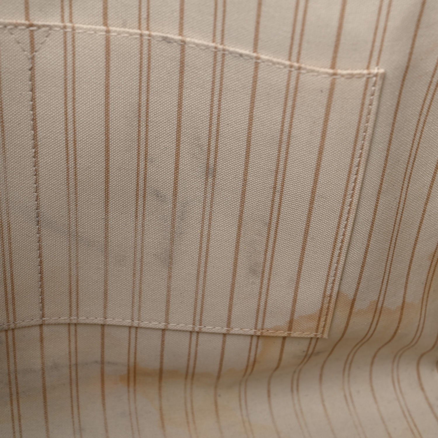 Louis Vuitton Monogram Giant Jungle Onthego GM Ivory 14 of 17