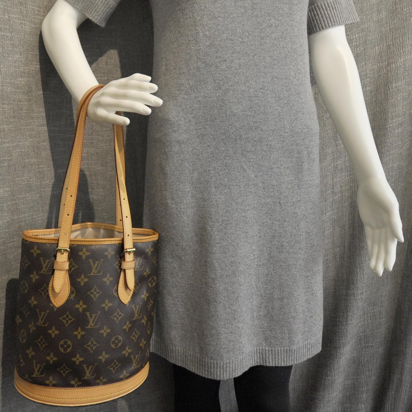 Monogram Petit Bucket 23