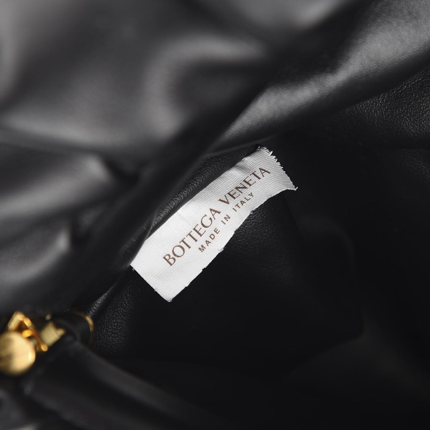 Calfskin The Pouch Chain Black