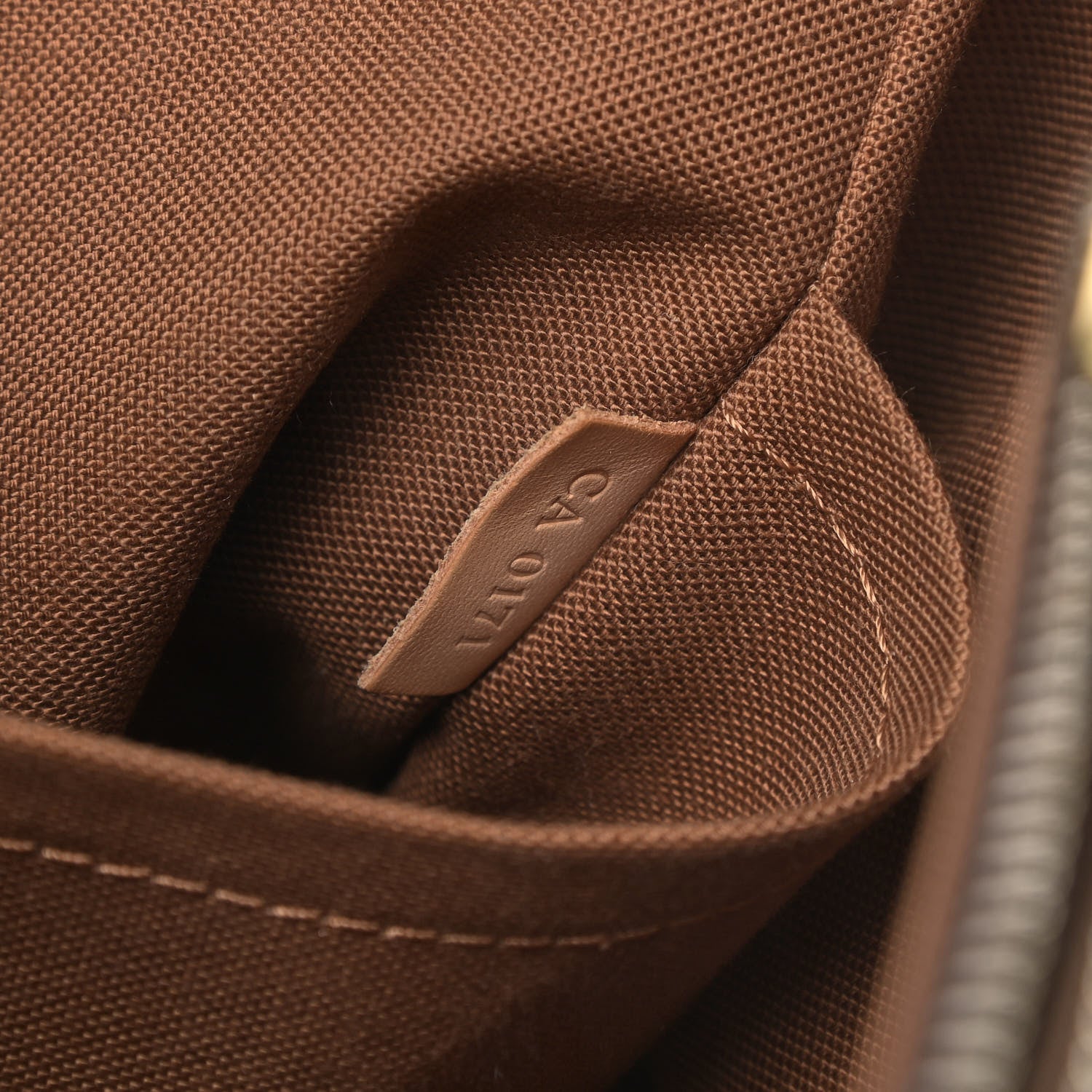 Louis Vuitton Monogram Beaubourg MM Messenger Bag 9 of 10