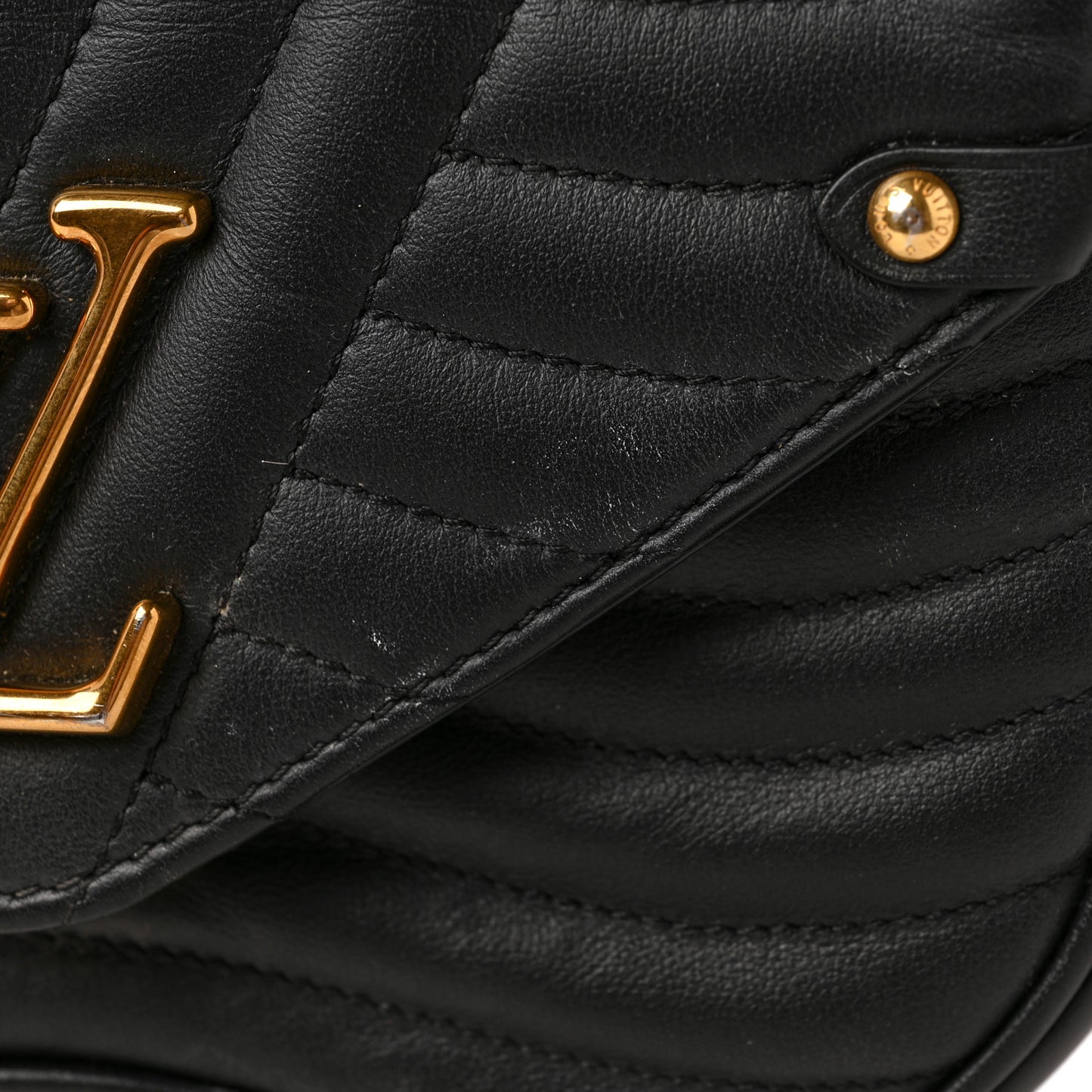 Calfskin New Wave Chain PM Black
