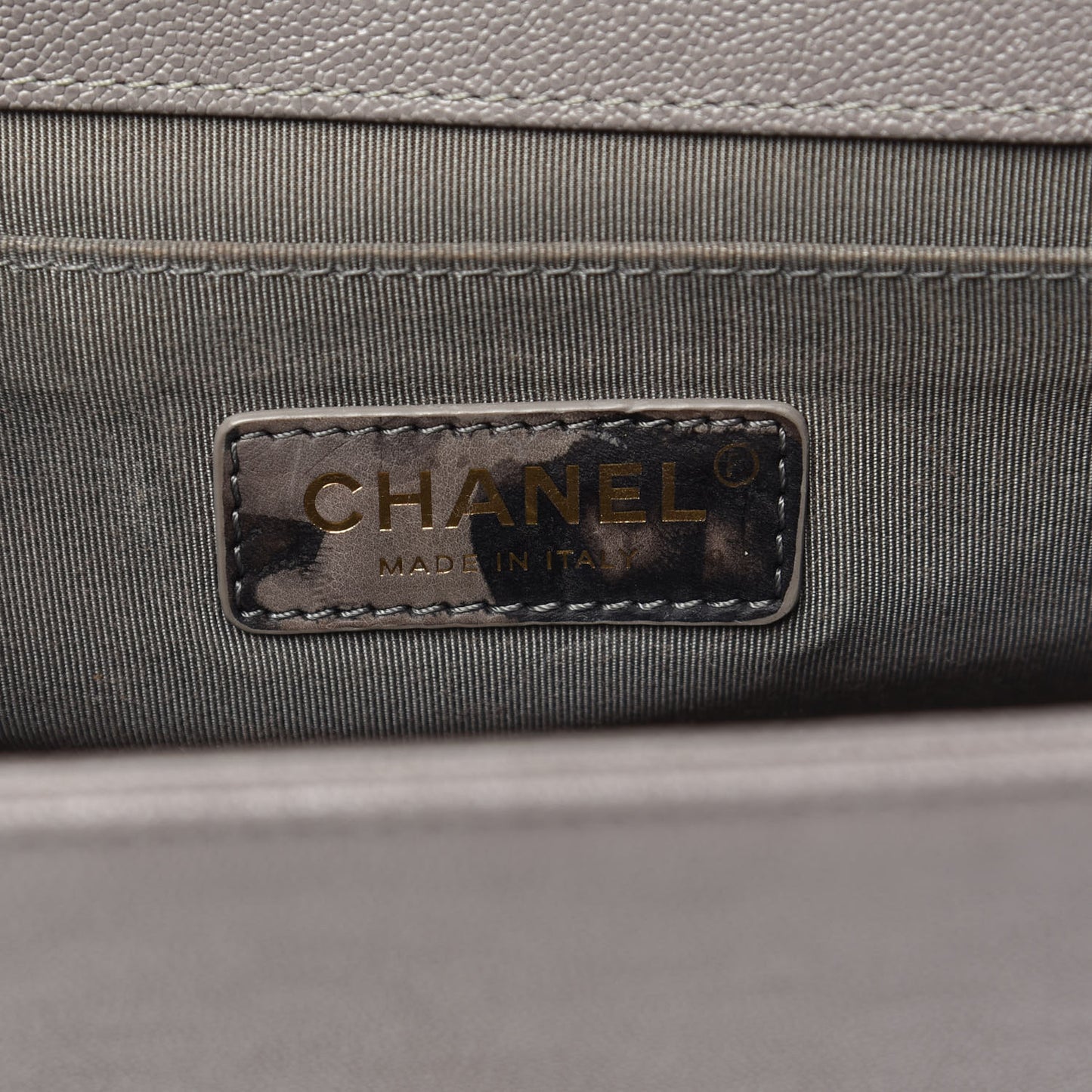 Caviar Quilted Medium Boy Flap Light Grey