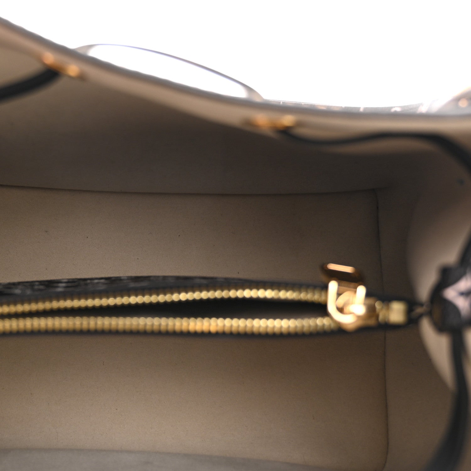 Louis Vuitton Monogram Giant Jungle NeoNoe Ivory 5 of 9
