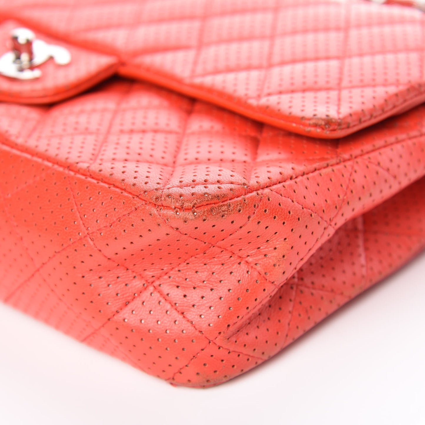 Lambskin Perforated Medium Double Flap Red