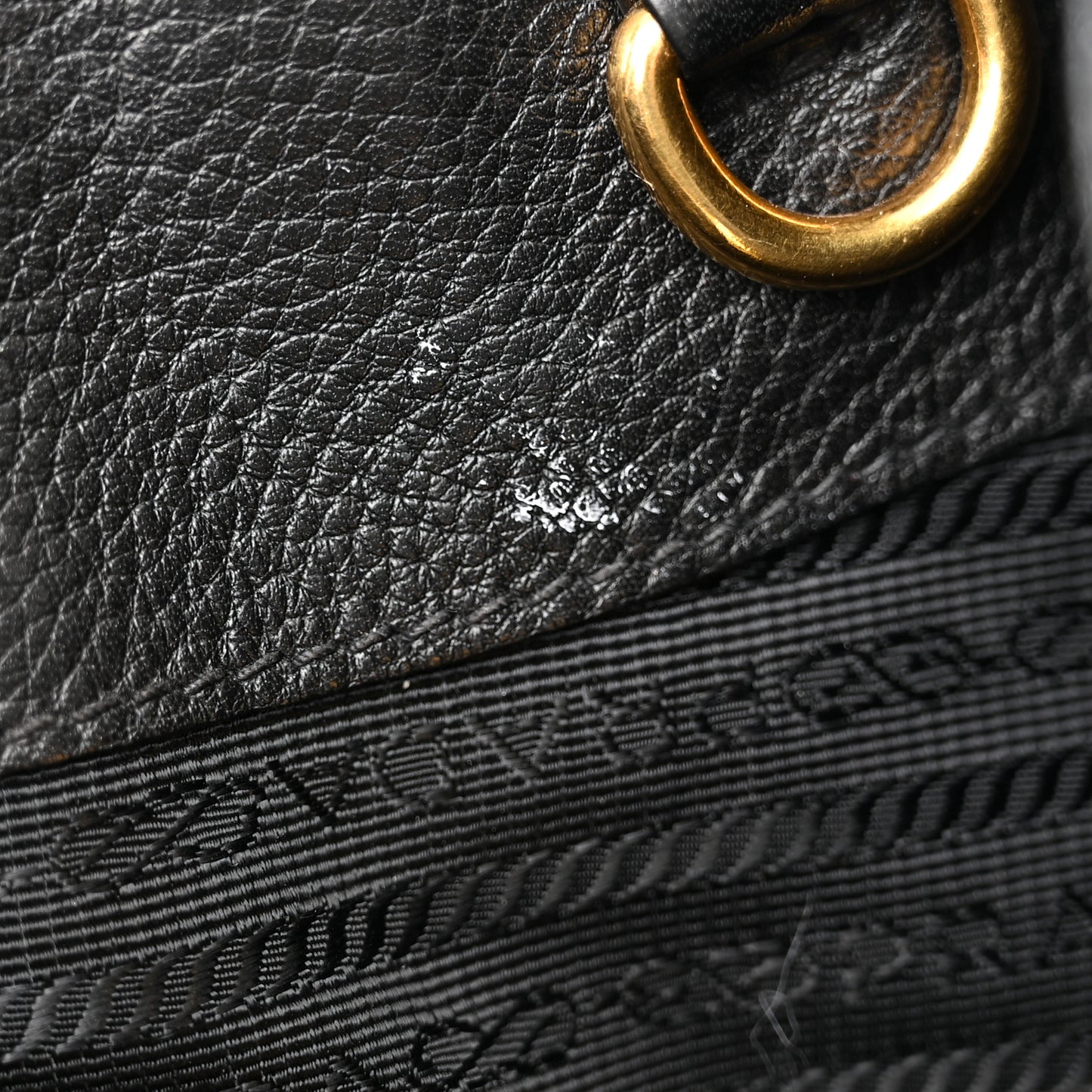 Vitello Daino Shoulder Bag Black