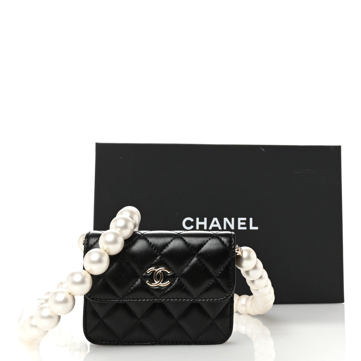 Calfskin Quilted Maxi Pearls Card Holder Flap With Chain Black