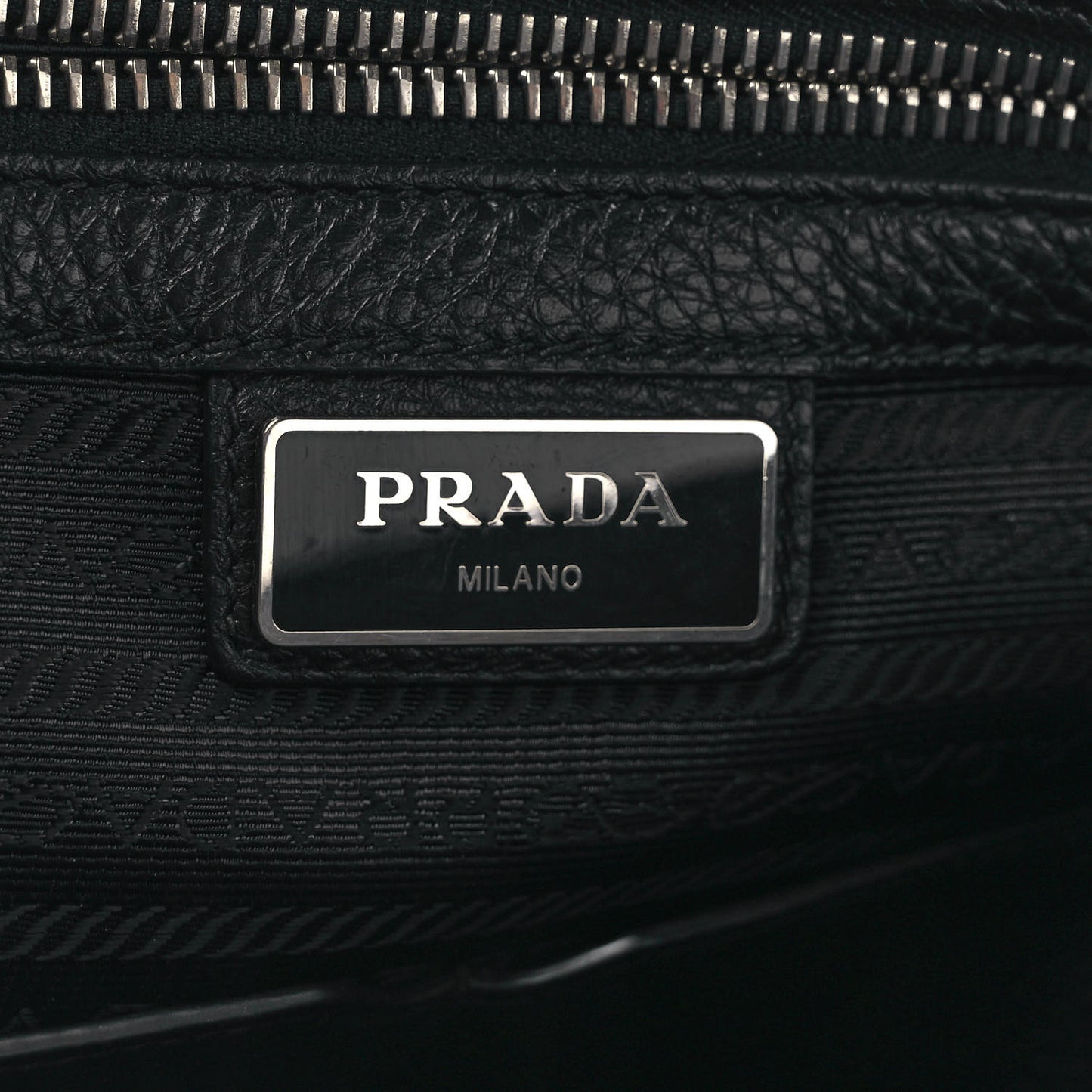 Vitello Daino Flat Flap Messenger Bag Black