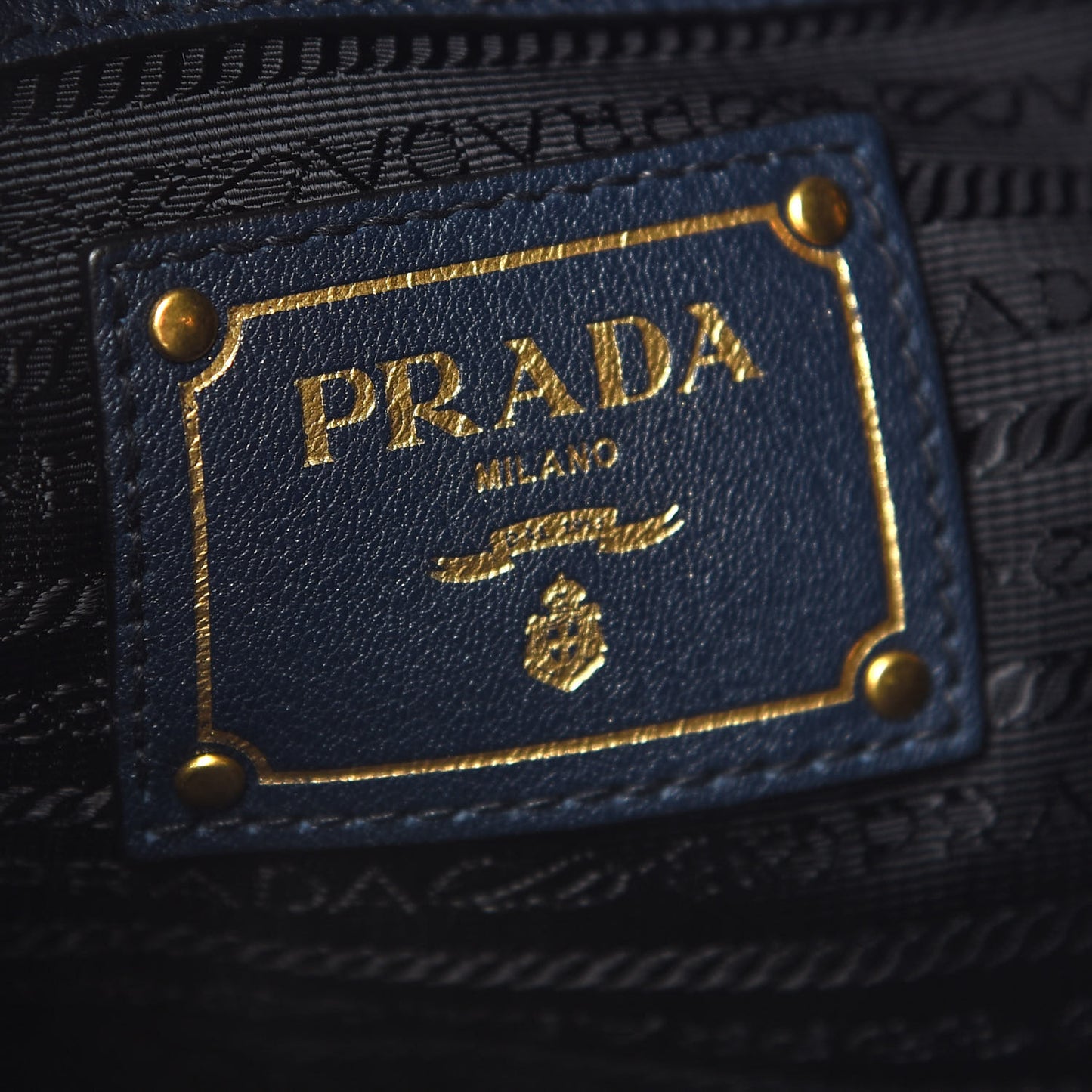 Vitello Phenix Embossed Logo Hobo Baltico