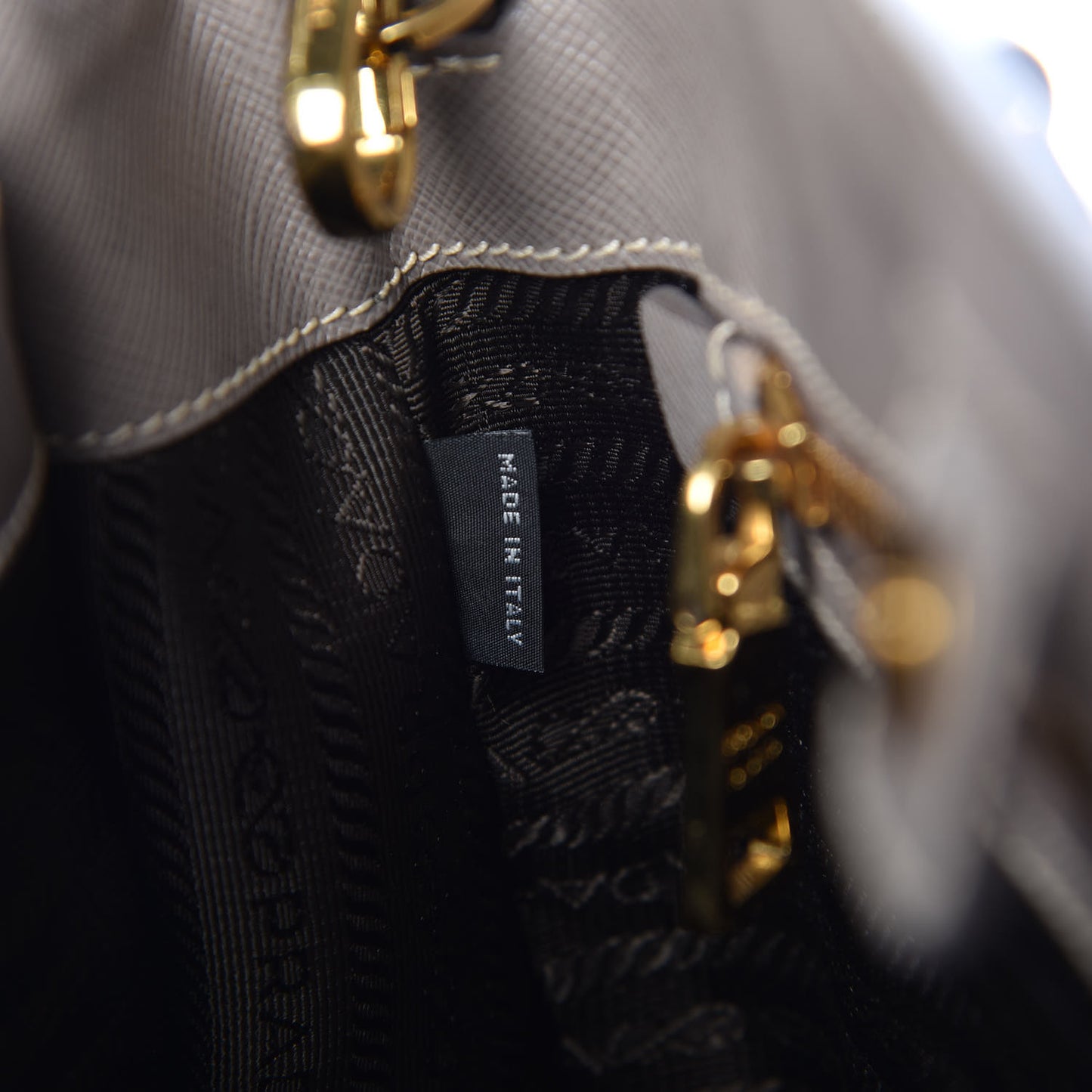 Saffiano Lux Medium Tote Argilla