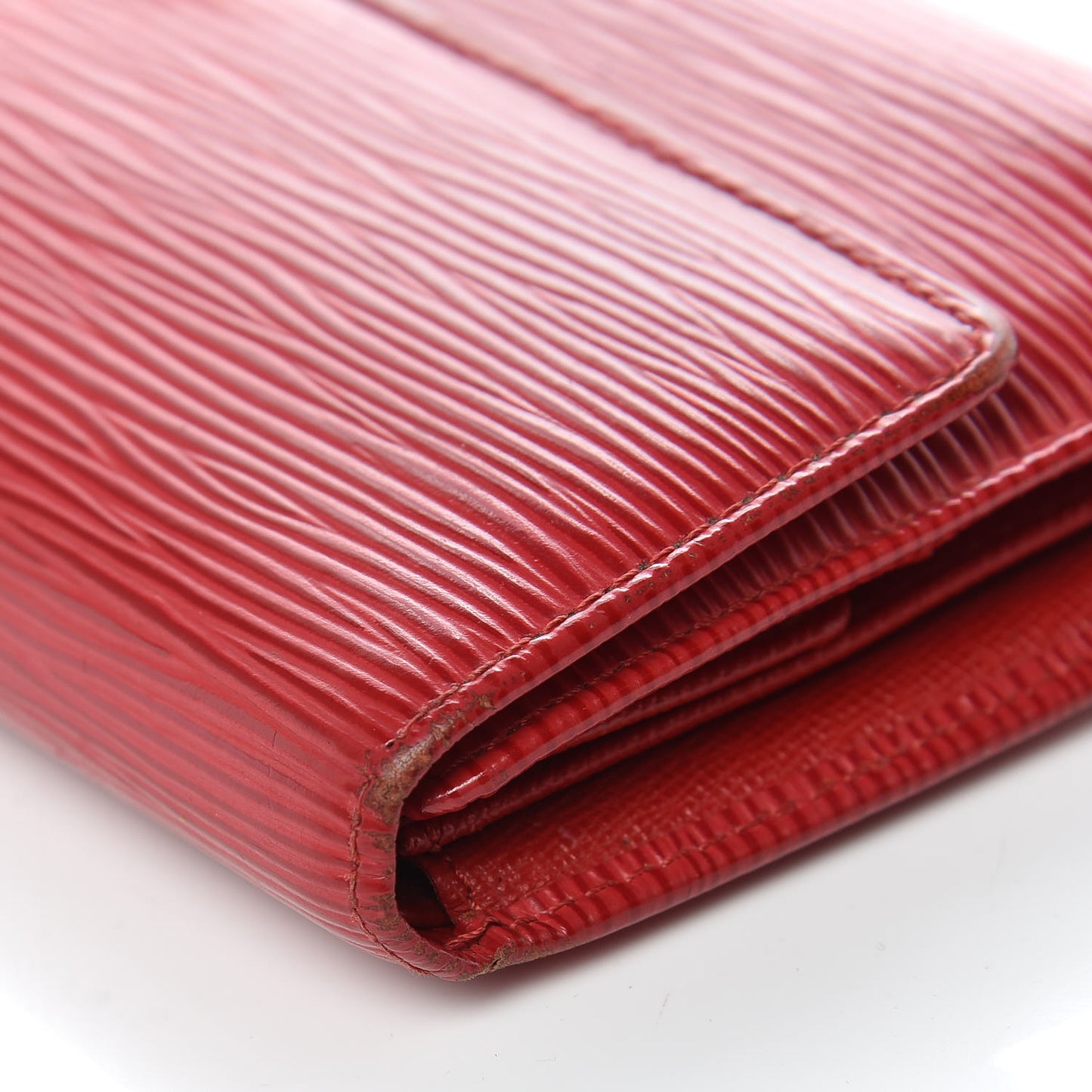 Epi Porte Tresor International Wallet Rouge