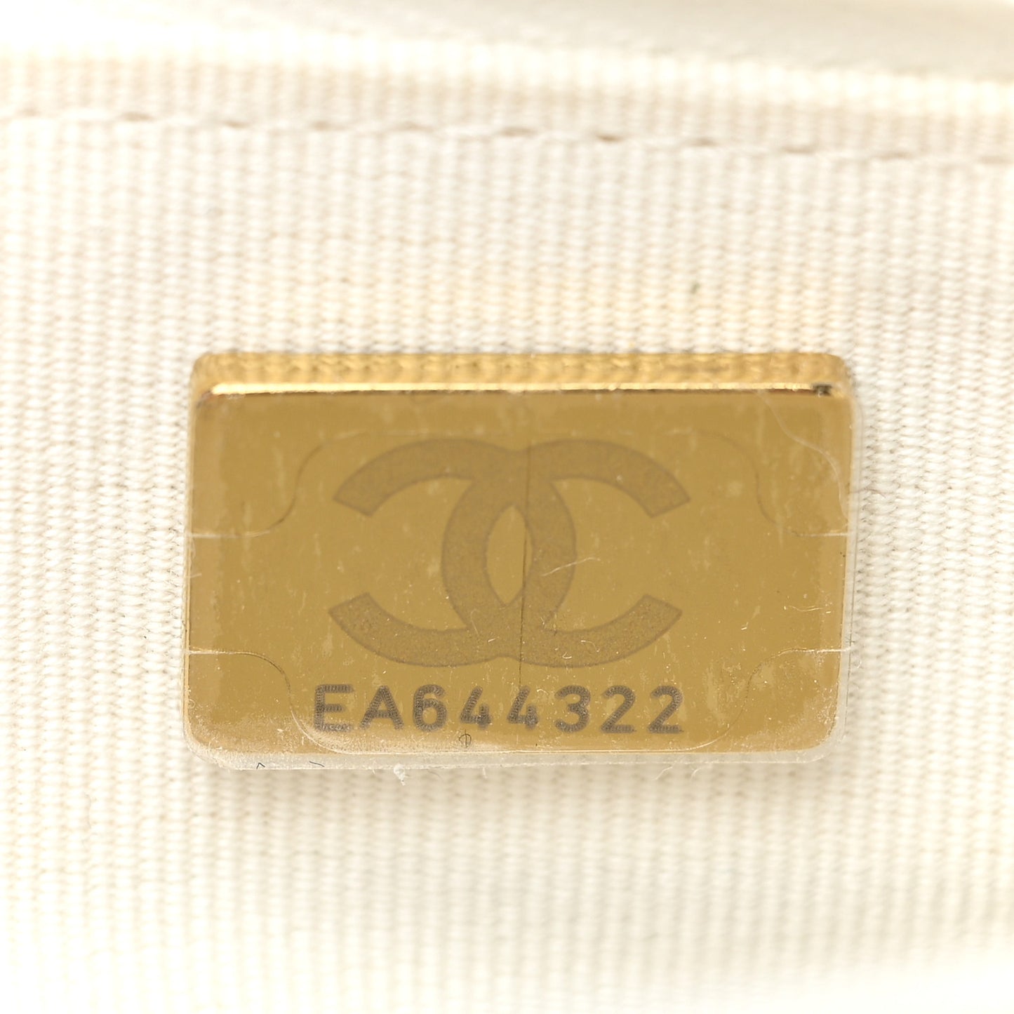 Caviar Quilted Wallet On Chain WOC White