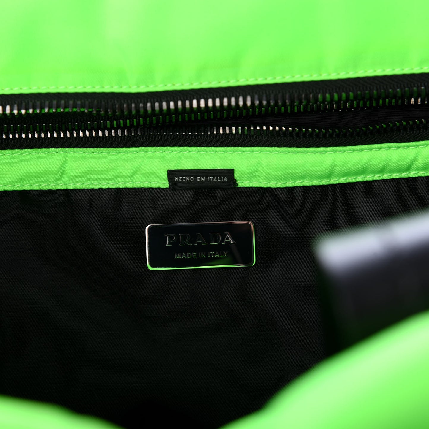 Tessuto Nylon Soft Padded Medium Shopping Tote Verde Fluo