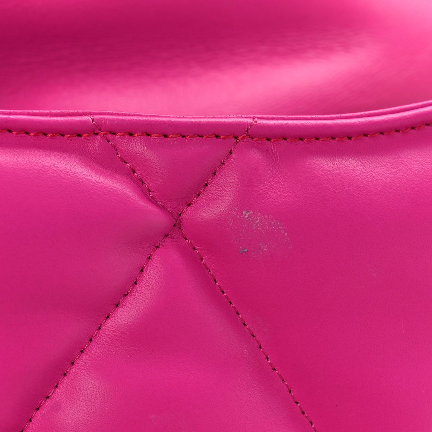 Nappa Calfskin Quilted Touch B Puffy Clutch Fuchsia