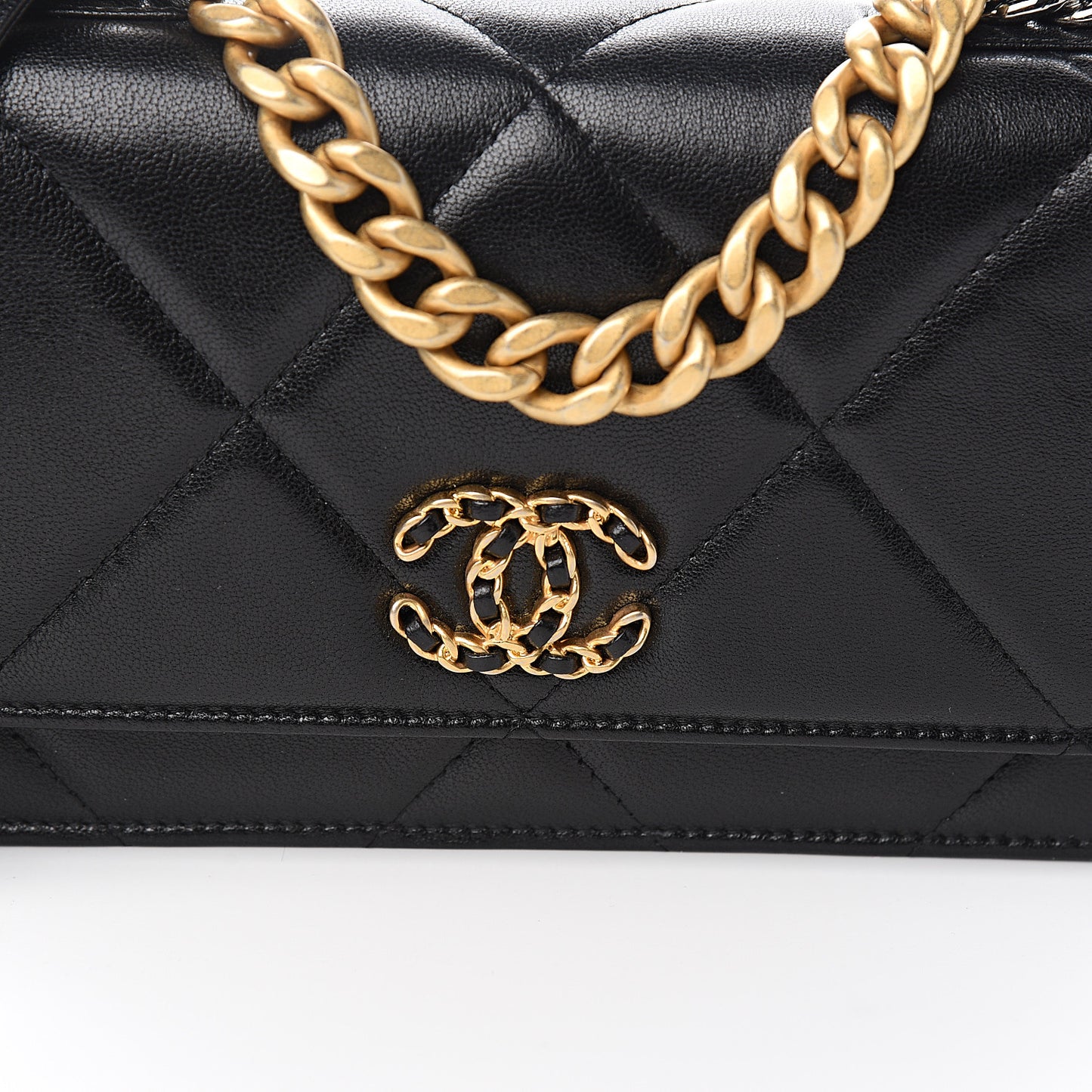 Lambskin Quilted 19 Wallet On Chain WOC Black