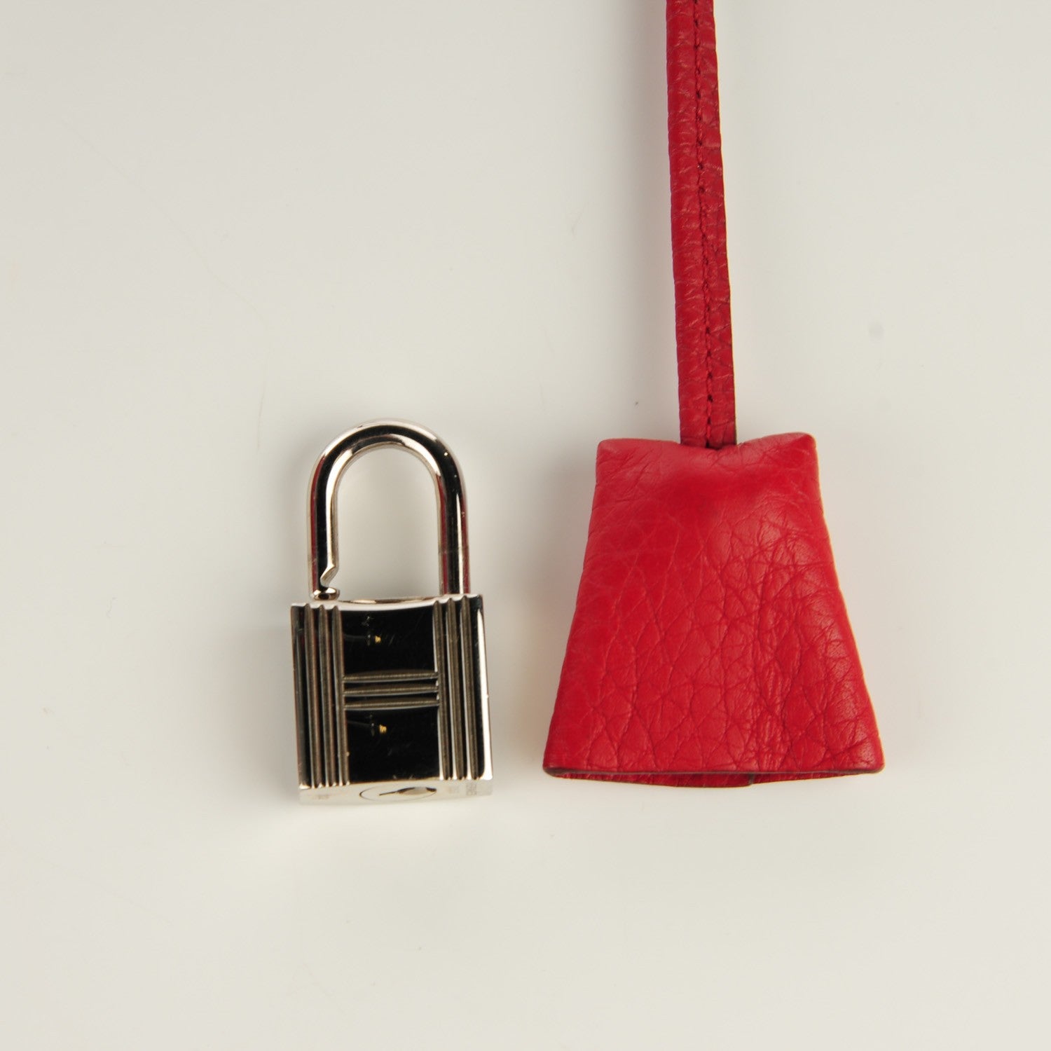 Hermes Taurillon Clemence Victoria II 35 Rouge Casaque 8 of 15