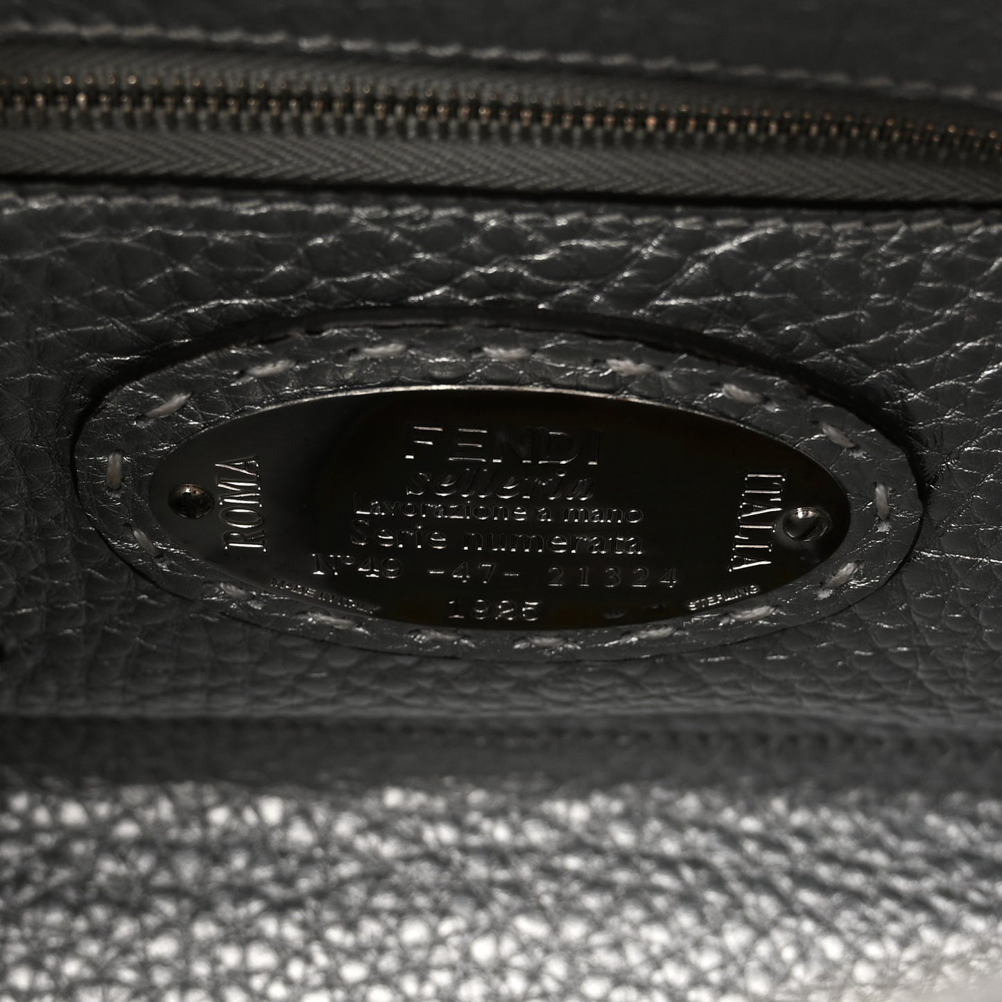 Cuoio Romano Lux Selleria Mini Peekaboo Iconic Satchel Argento