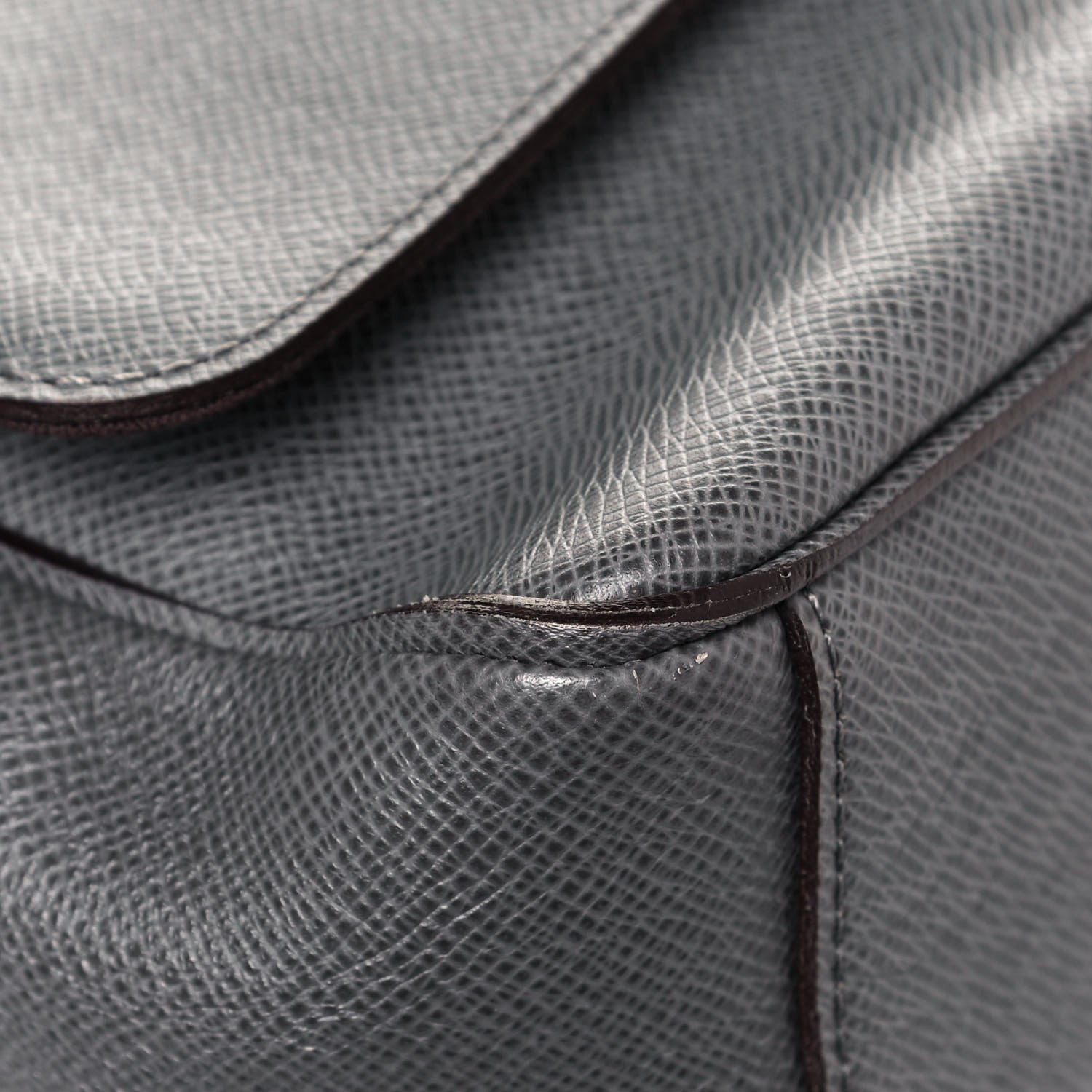 Louis Vuitton Taiga Milo Messenger Glacier 7 of 11