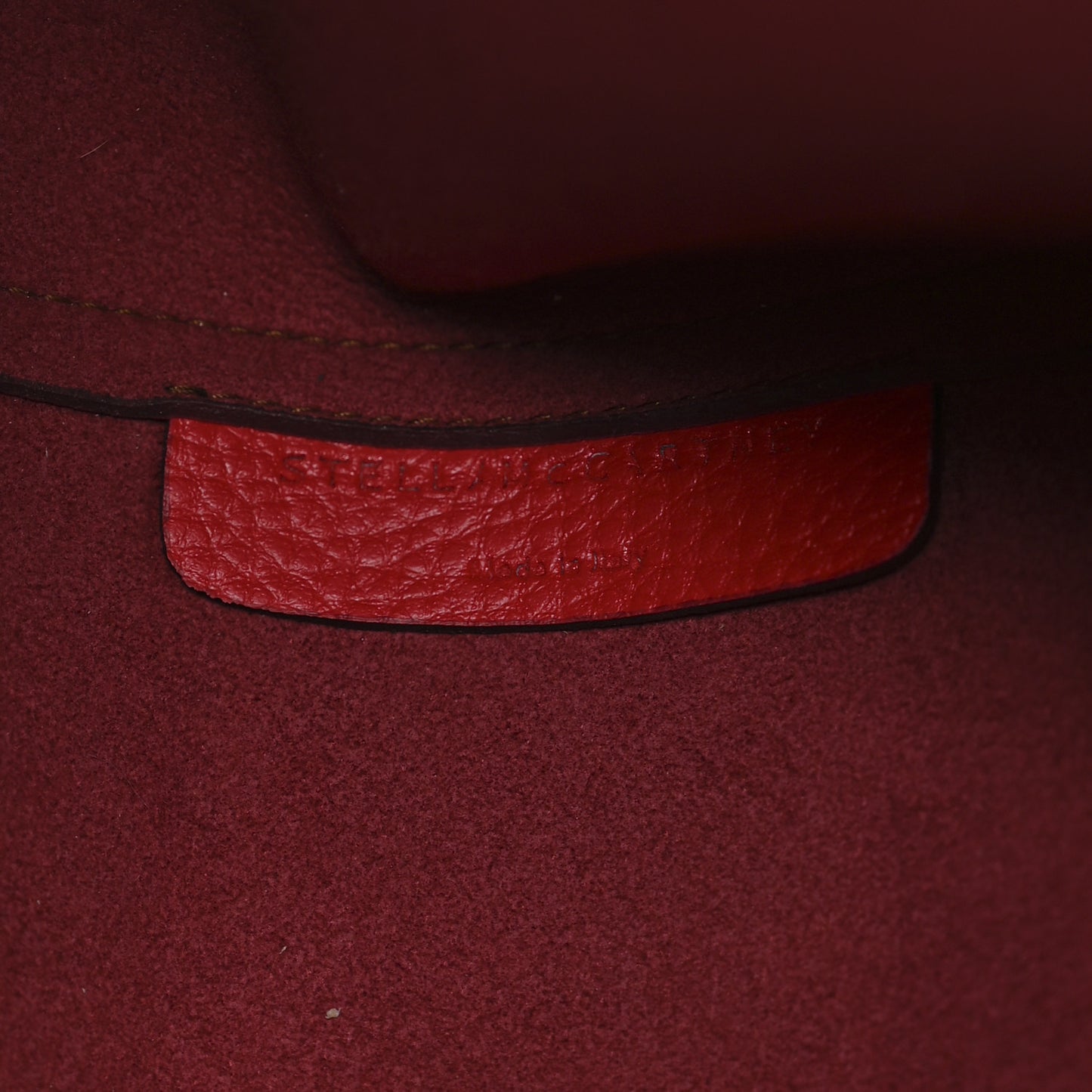 Grainy Alter Mat Perforated Tote Red
