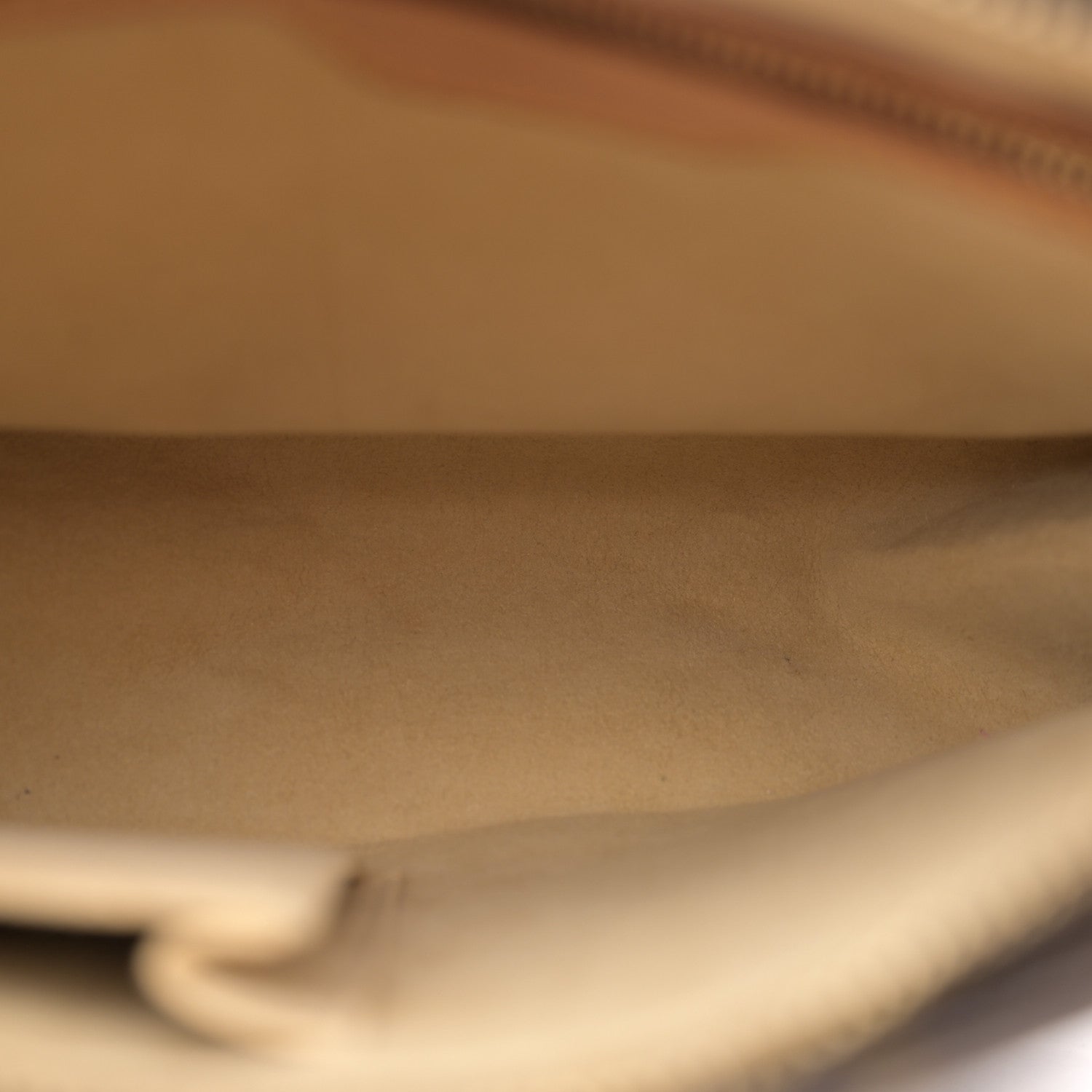 Louis Vuitton Monogram Looping MM 5 of 12