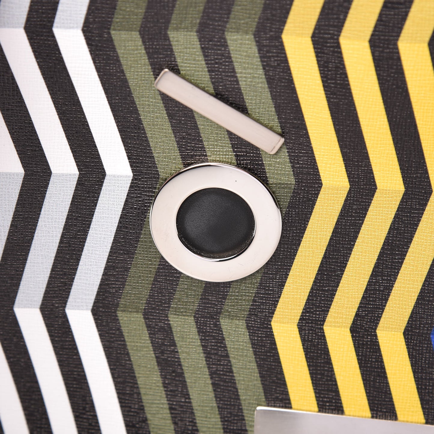 Vitello Elite Chevron No Words Faces Pouch Multicolor Black
