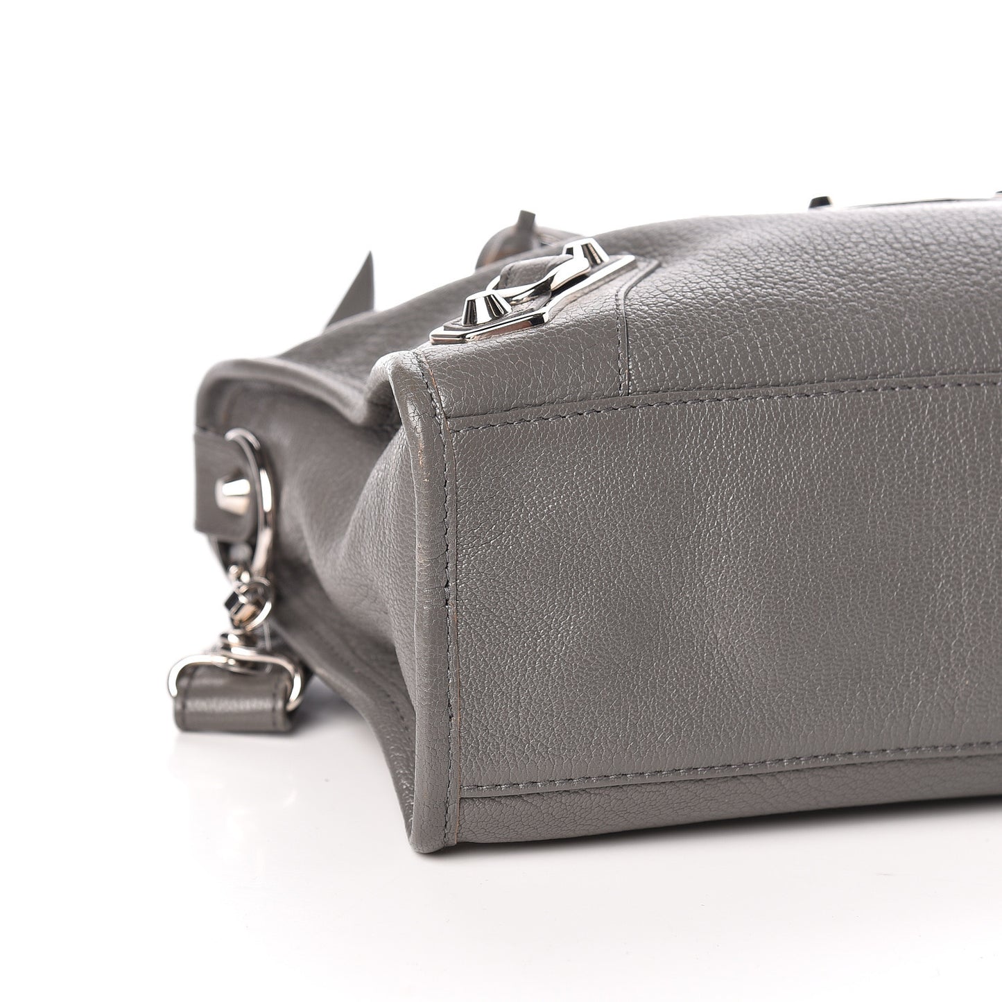 Chevre Silver Metallic Edge Hardware S City Gris Acier