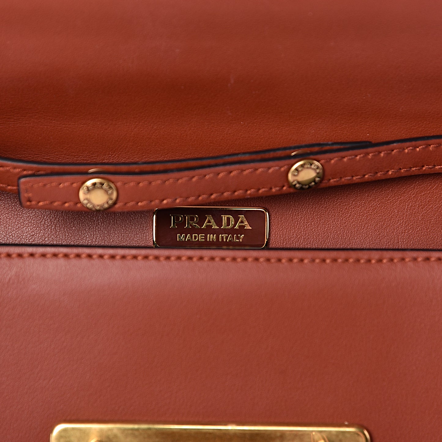 City Calf Saffiano Cahier Pochette Cotto Black