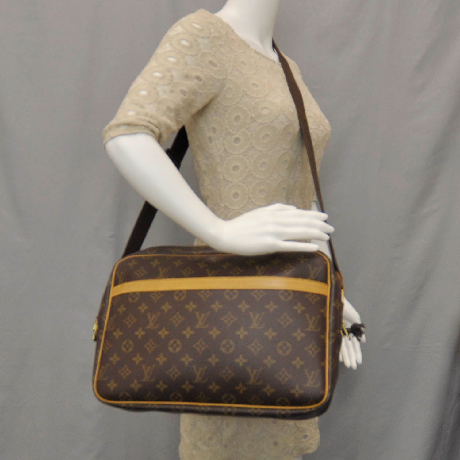 Louis Vuitton Monogram Reporter GM 2 of 7