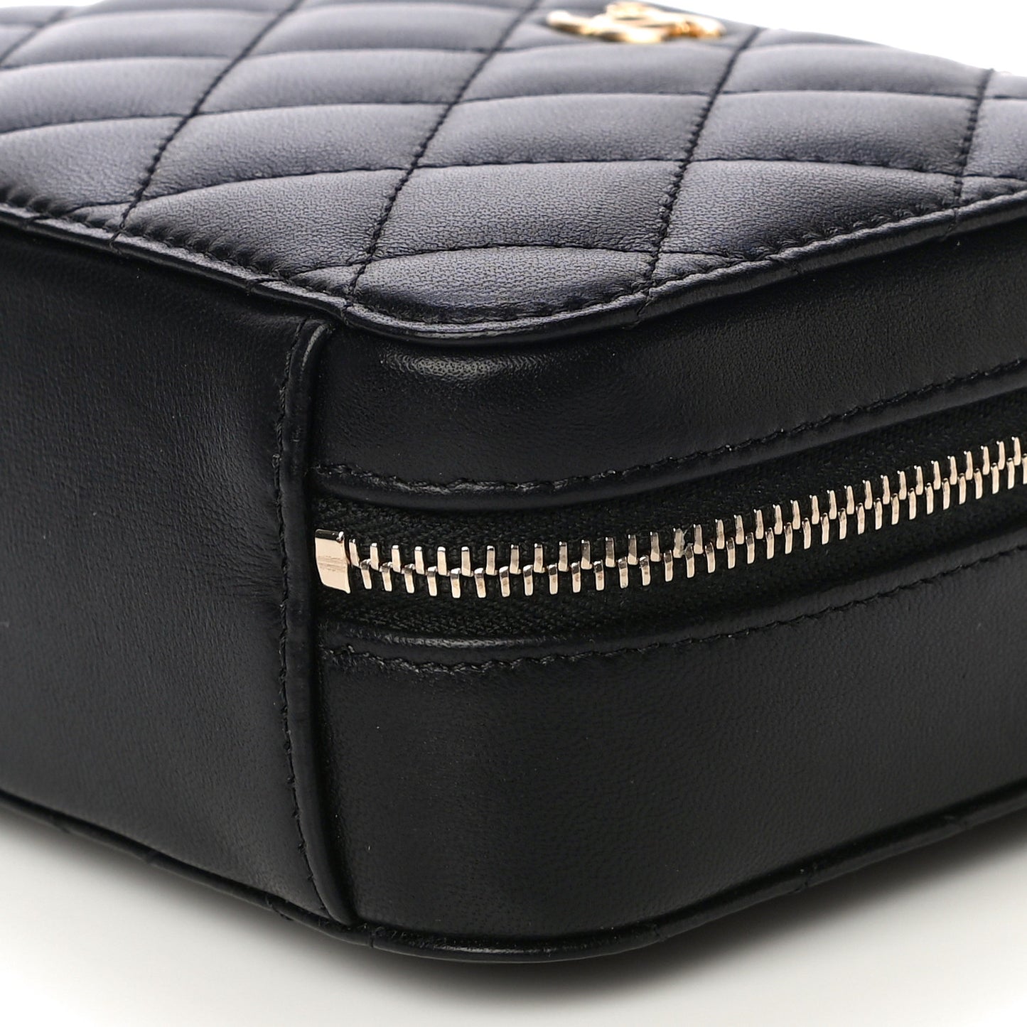 Lambskin Quilted CC Pearl Crush Camera Case Black