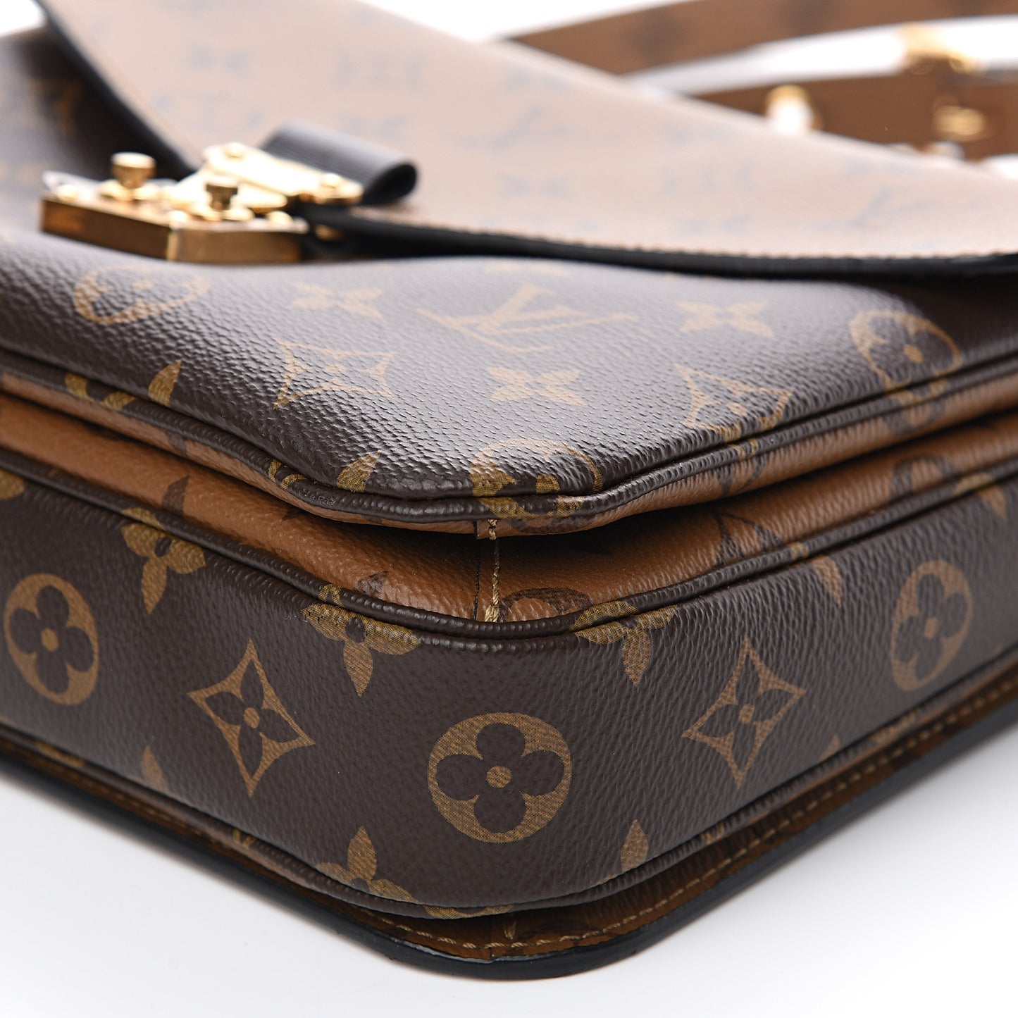 Reverse Monogram Pochette Metis