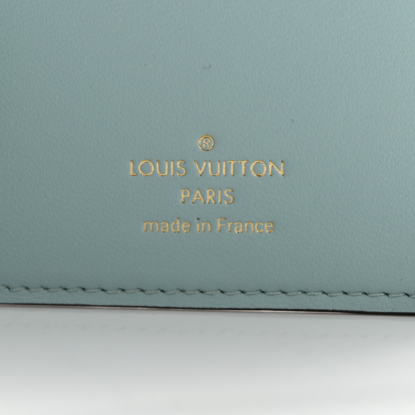 Taurillon LV Vertical Capucines Wallet Galet Aquamarine