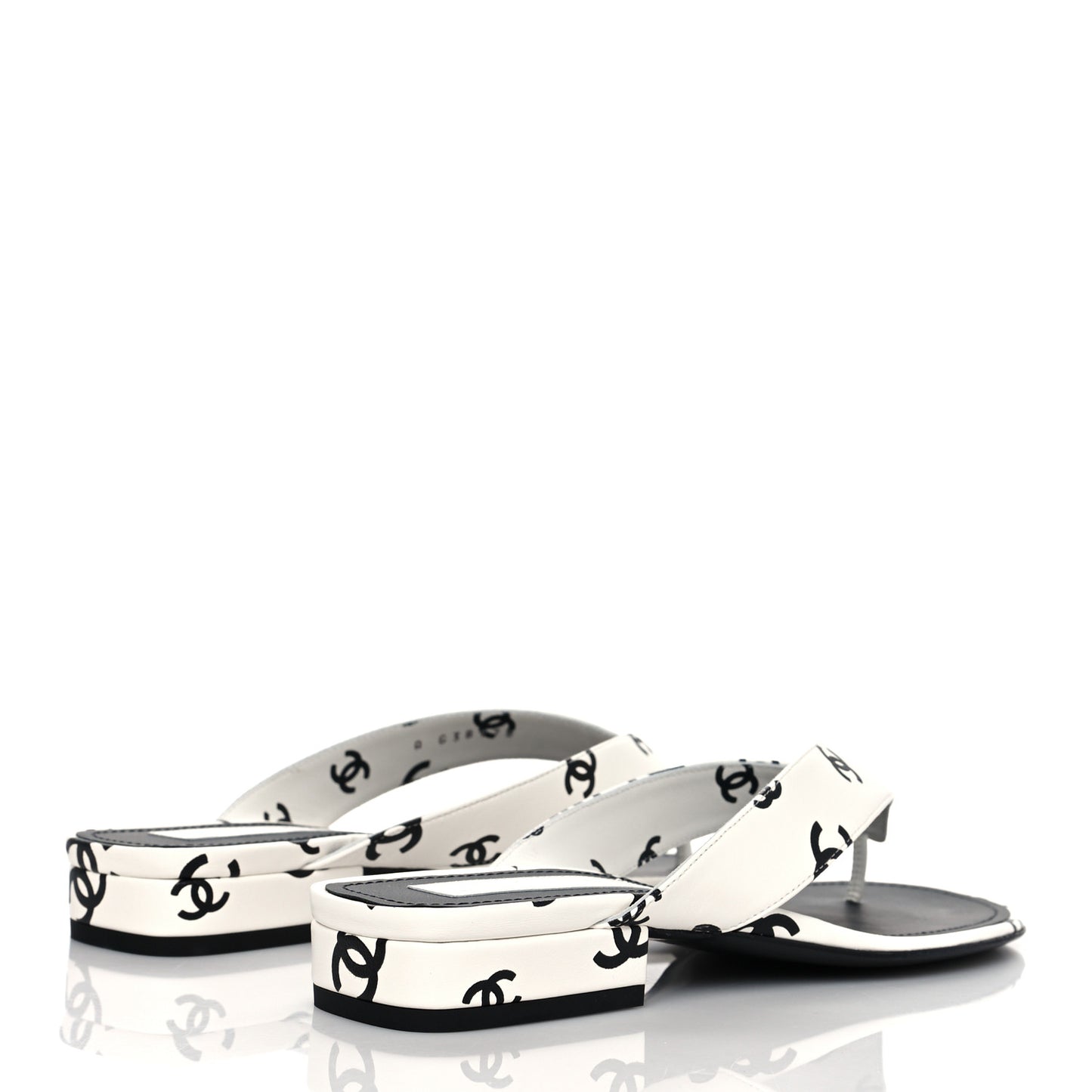 Lambskin Printed CC Thong Sandals 38 White Black