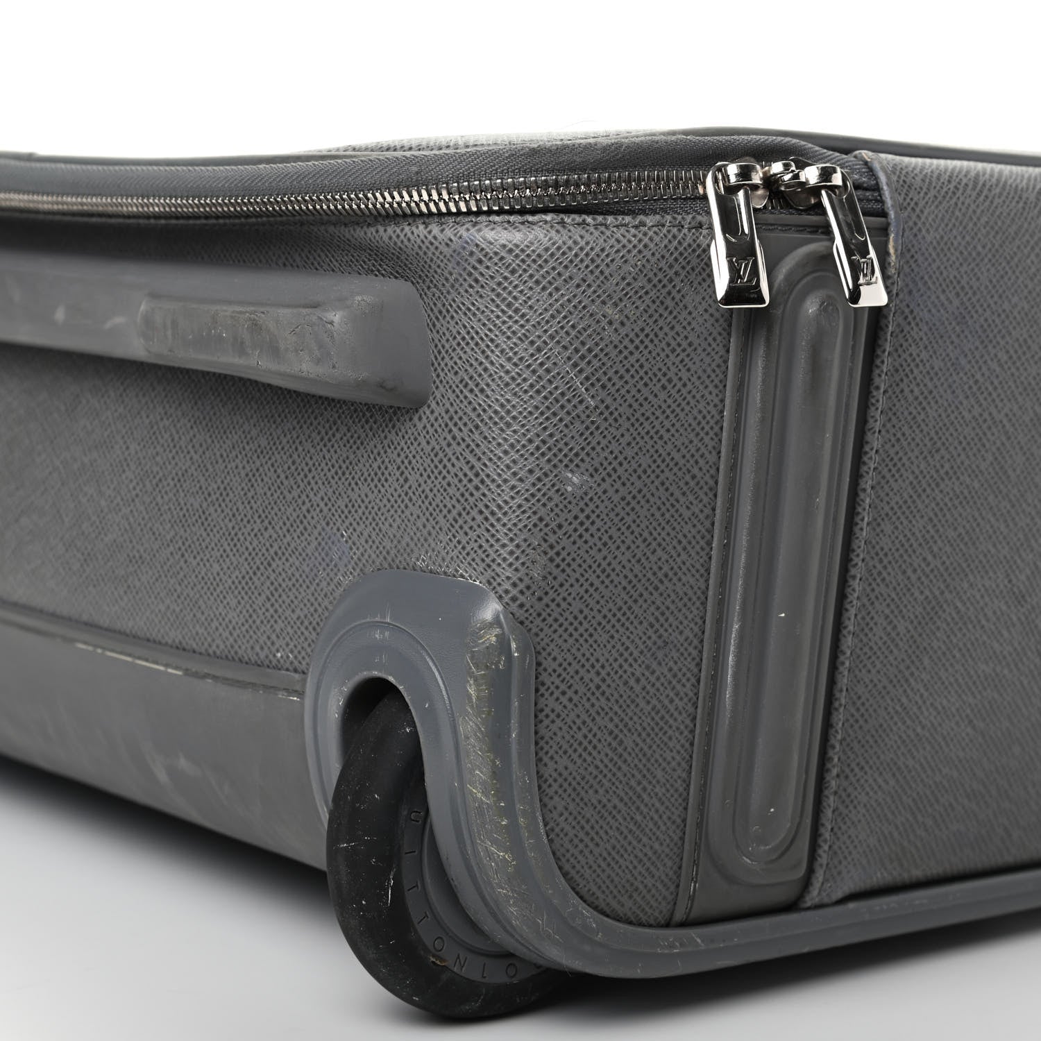 Louis Vuitton Taiga Pegase 55 Glacier 7 of 10