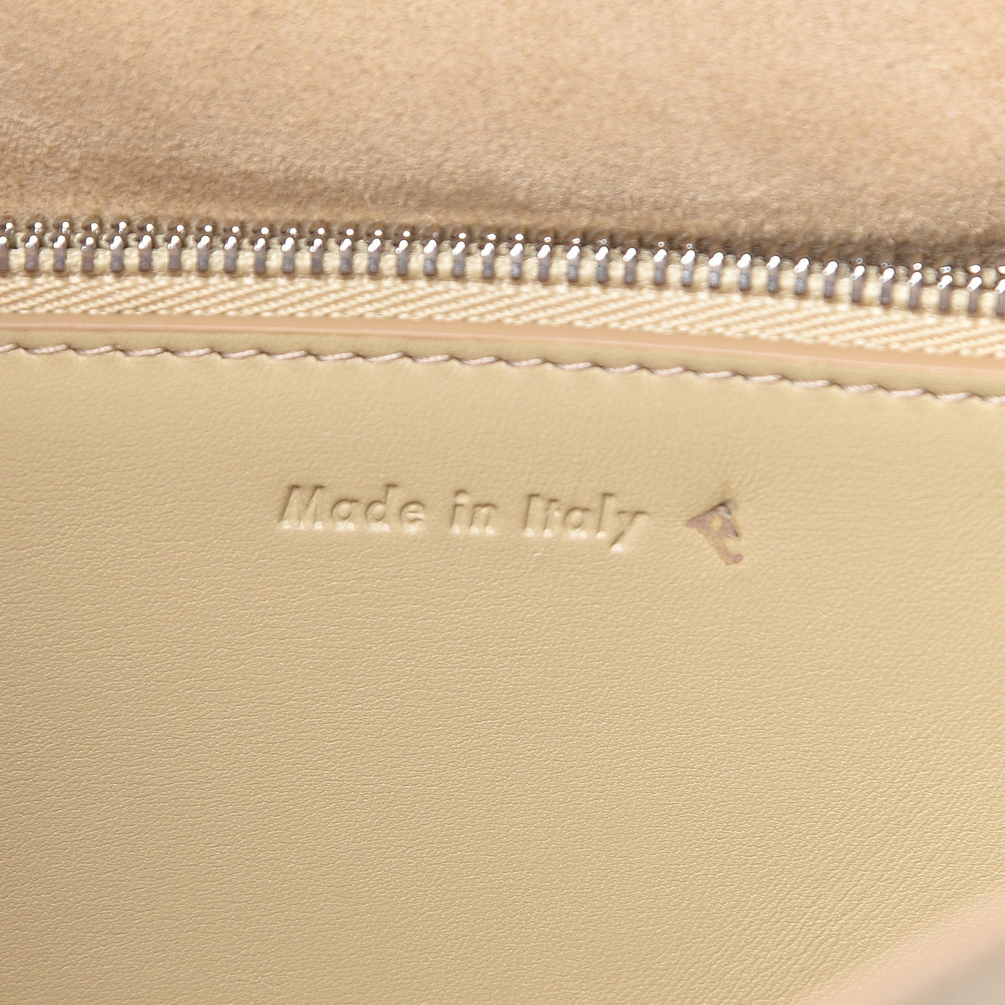 Smooth Calfskin Blade Chain Flap Vanilla