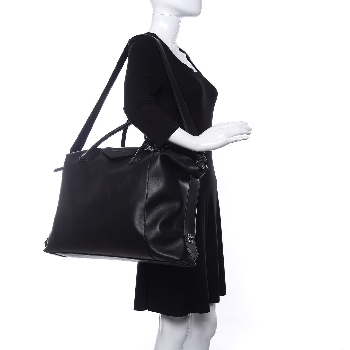 Smooth Calfskin Large Soft Antigona Black